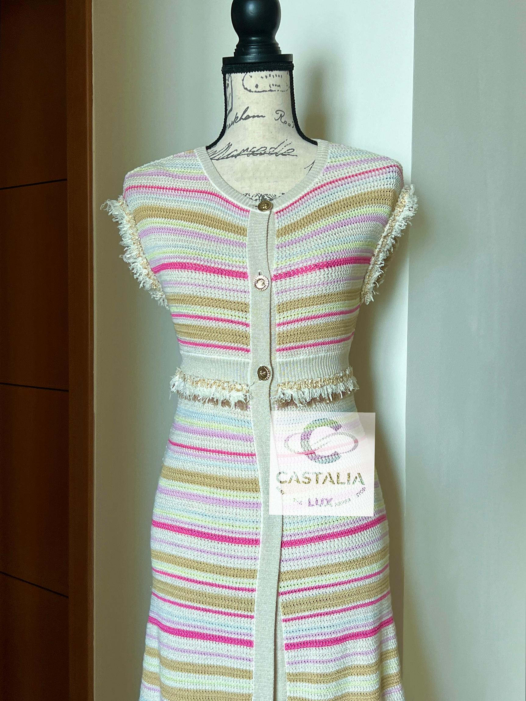 CHANEL Paris / Saint-Tropez Runway Maxi Cardigan 40 FR en vente 2
