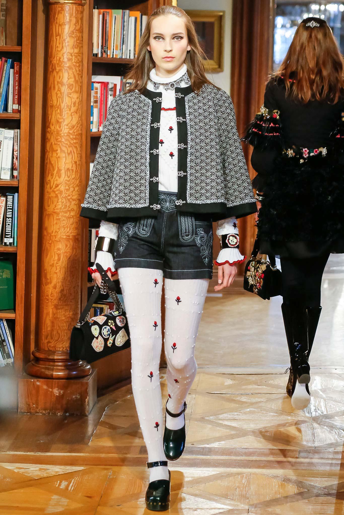 Chanel Paris / Salzburg Werbekampagne Edelweiss-Jacke im Zustand „Hervorragend“ im Angebot in Dubai, AE