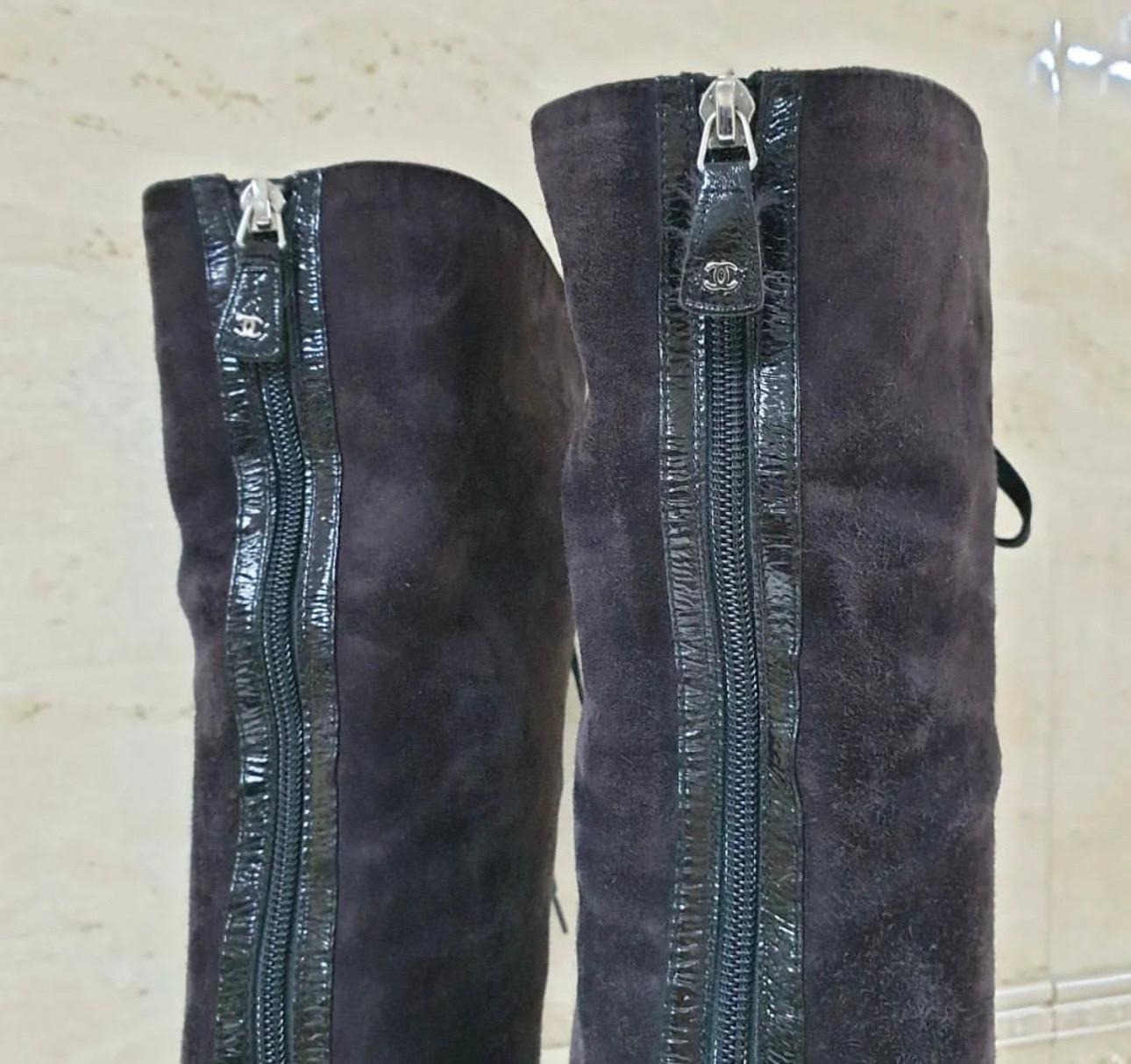 Chanel Over Knee Boots.

Paris-Salzbourg

L'état est très bon.

Sz.36

Pas d'emballage original.

