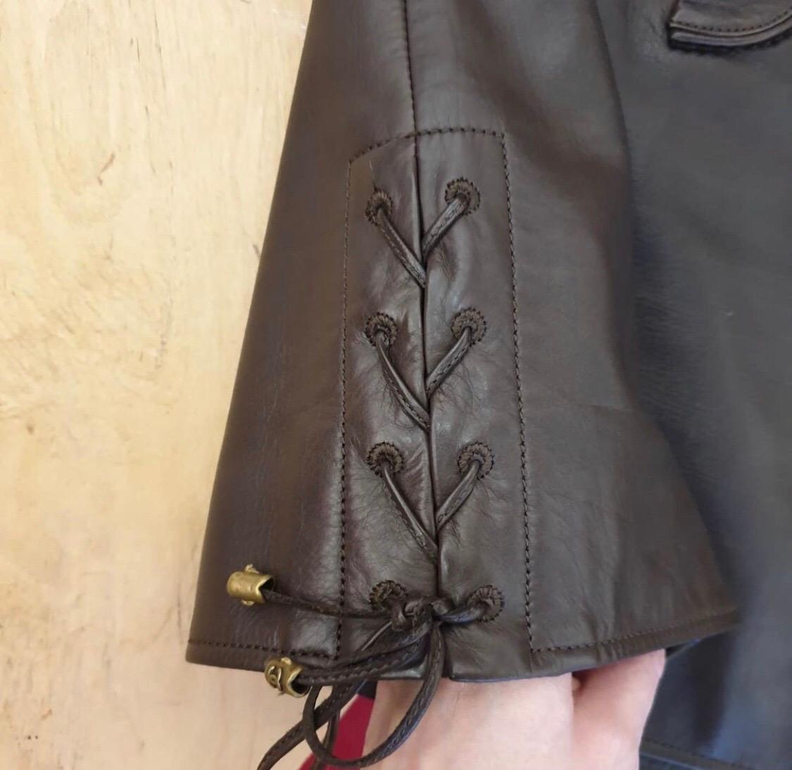 Absolutely stunning Chanel Leather skirt.

From Chanel Metiers d'Art Collection 2014/15 Paris-Salzburg.

Size 38.

Condition is very good.

For buyers from EU we can provide shipping from Poland. Please demand if you need.
