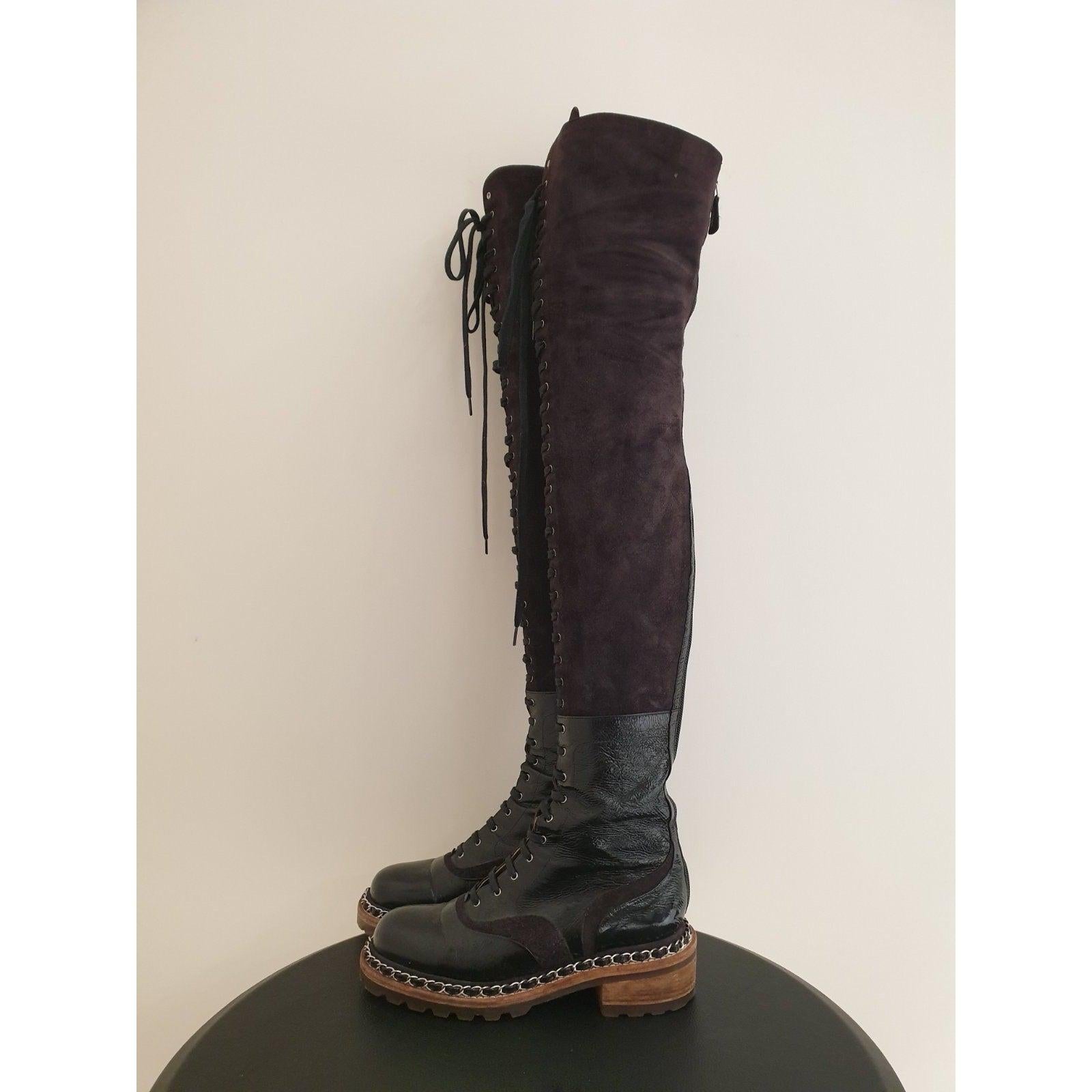 Chanel Paris-Salzburg Stivali sopra il ginocchio in pelle scamosciata marrone Sz.36 In condizioni ottime in vendita a Krakow, PL