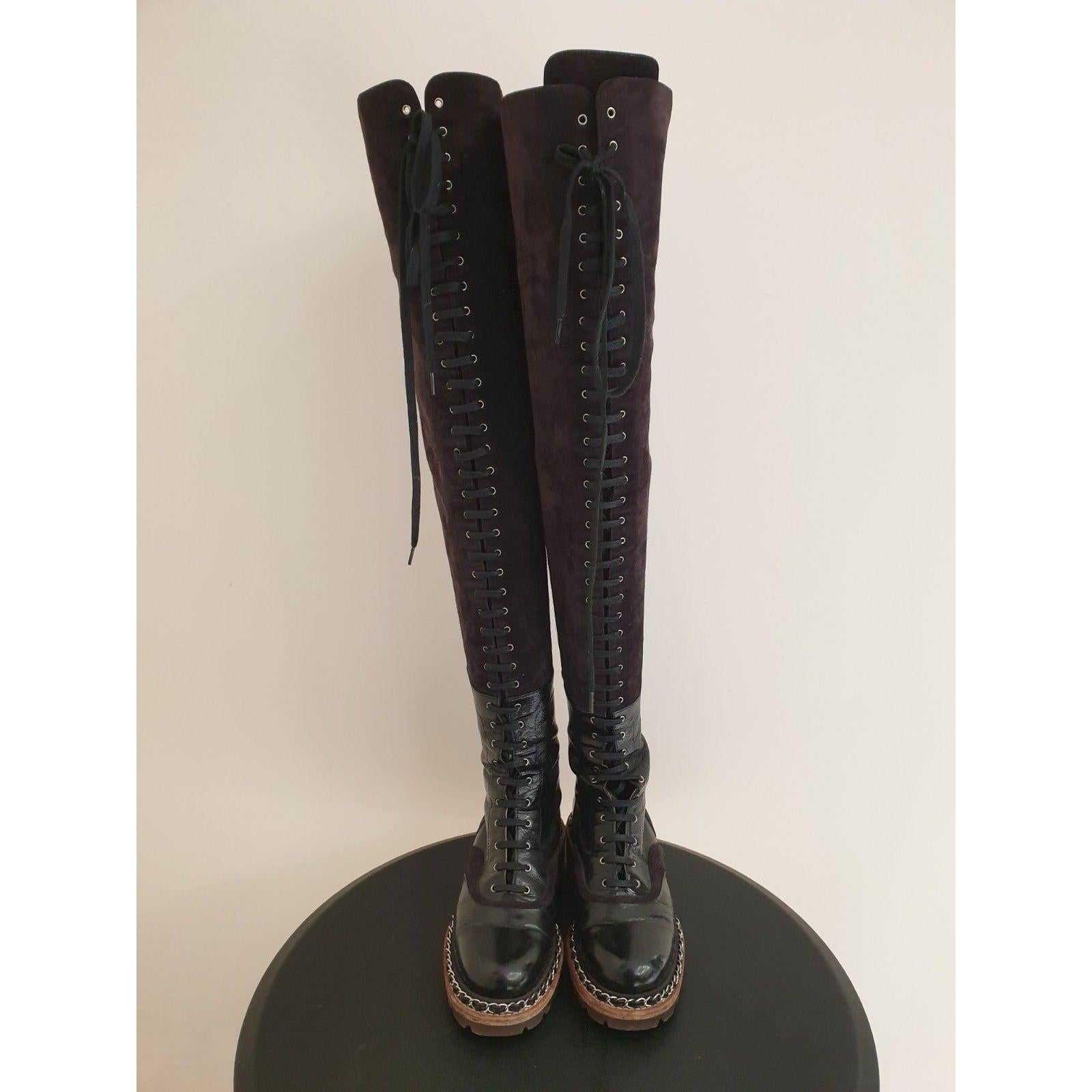 Donna Chanel Paris-Salzburg Stivali sopra il ginocchio in pelle scamosciata marrone Sz.36 in vendita