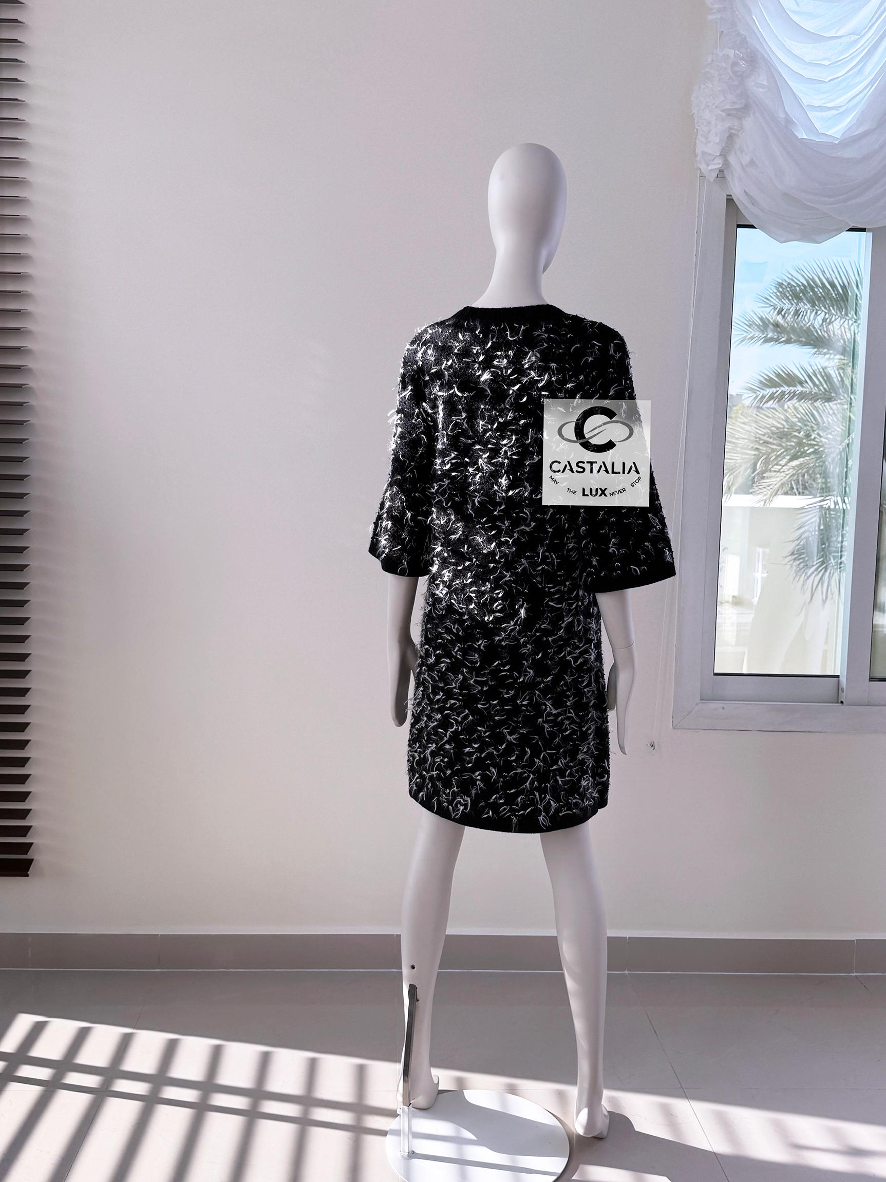 CHANEL Paris /Salzburg CC Knöpfe Flauschiges Boucle-Kleid 40 FR im Angebot 6