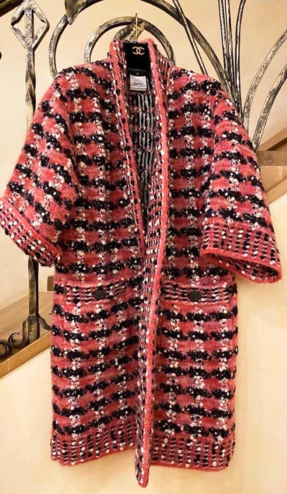Chanel Paris / Salzburg CC entspannter Mantel mit Knöpfen 36 FR im Zustand „Hervorragend“ in Dubai, AE