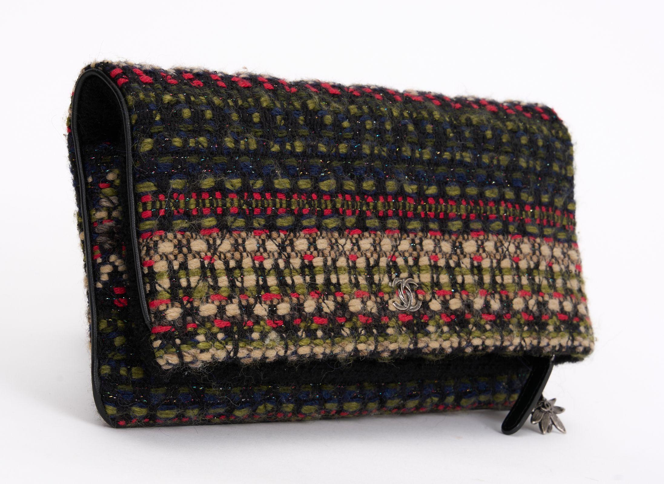 This Chanel Paris-Salzburg Edelweiss Clutch Quilted Tweed, crafted in multi colored quilted tweed, features a fold over flap, tiny CC logo on the front and aged silver-tone hardware. Its zip closure opens to a red quilted nylon. Hologram, booklet ,