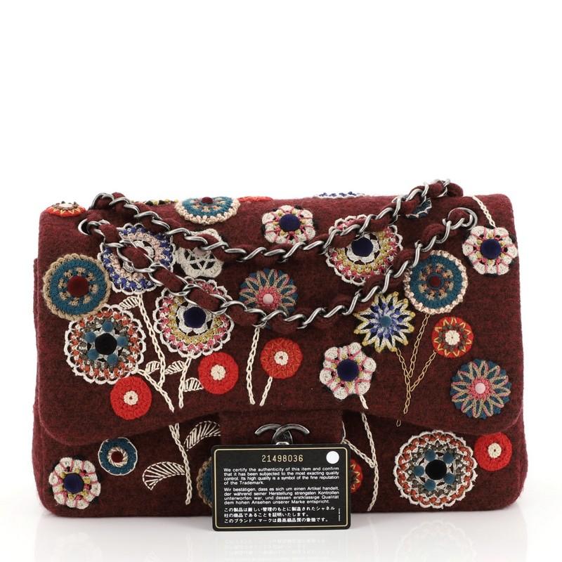 This Chanel Paris-Salzburg Flap Bag Embroidered Felt Jumbo, crafted from striking red felt embellished with floral embroidery, this luxurious, runway-ready bag features woven-in felt chain strap, exterior back pocket, zip pocket under flap and aged