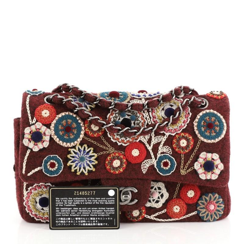 This Chanel Paris-Salzburg Flap Bag Embroidered Felt Medium, crafted from red felt with multicolor floral embroidery, features woven-in felt chain strap, exterior back pocket, zip pocket under flap and aged silver-tone hardware. Its CC turn-lock