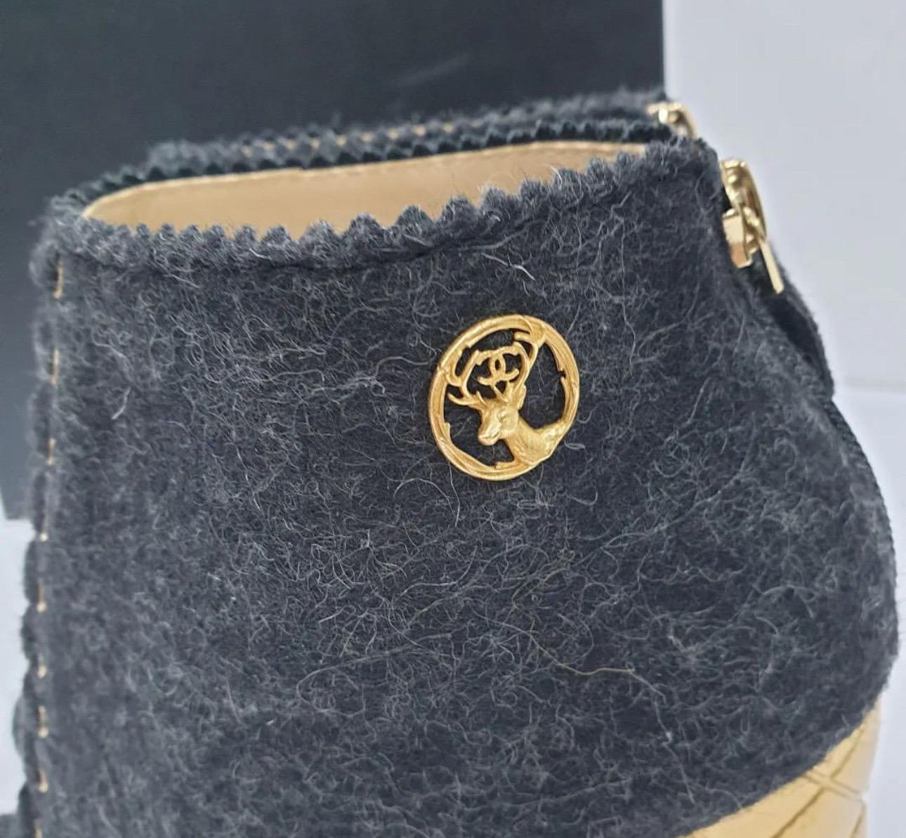 CHANEL Paris-Salzburg Grey Wool Quilted Gold Heeled Ankle Boots  In Good Condition For Sale In Krakow, PL