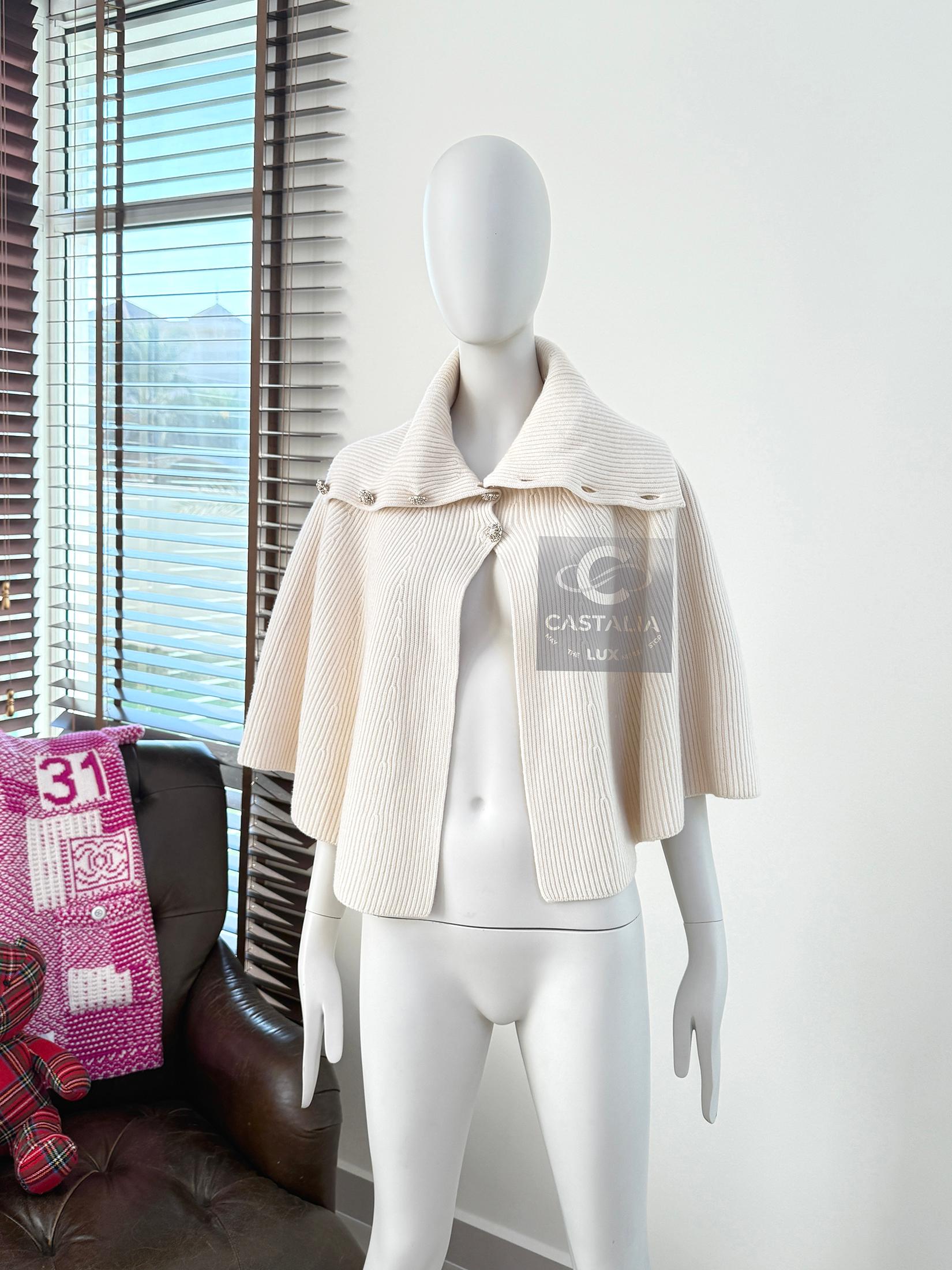 Chanel Paris / Salzburg Gripoix Buttons Cape 40 FR In Excellent Condition For Sale In Dubai, AE