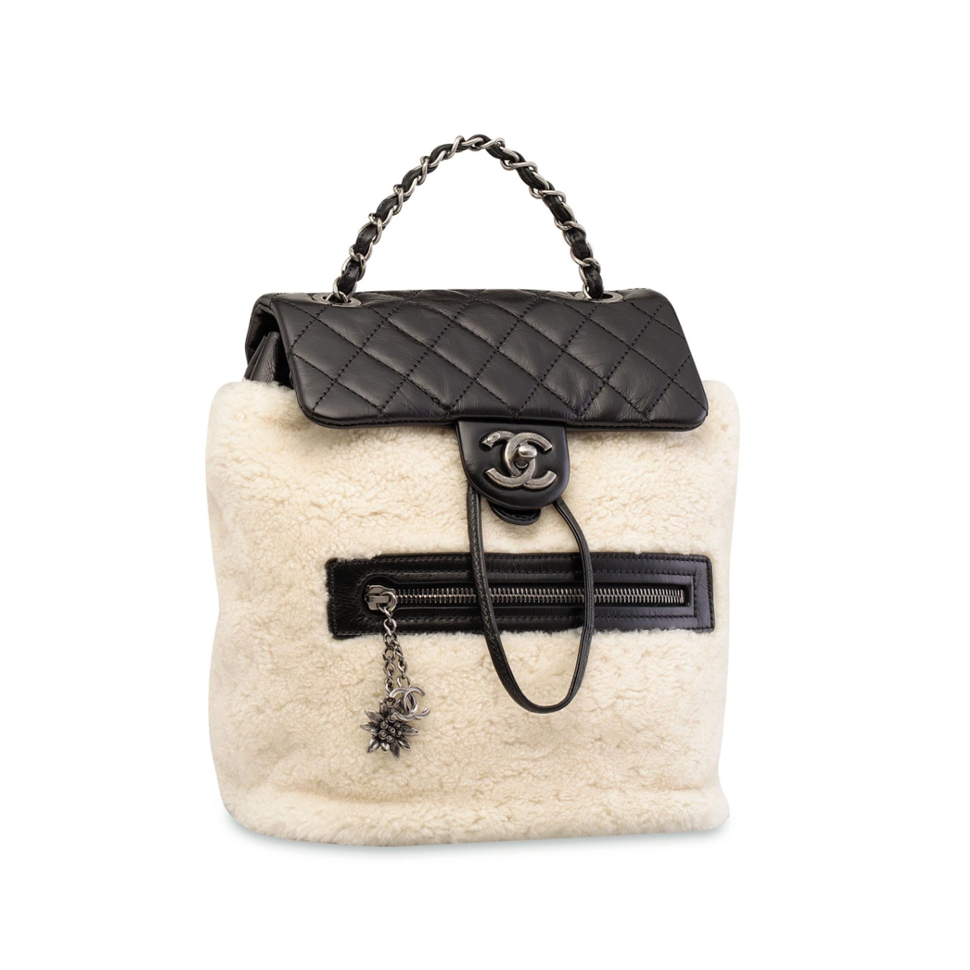 Chanel Paris-salzburg Mountain Limited Edition Black Shearlng & Leather Backpack en vente 4