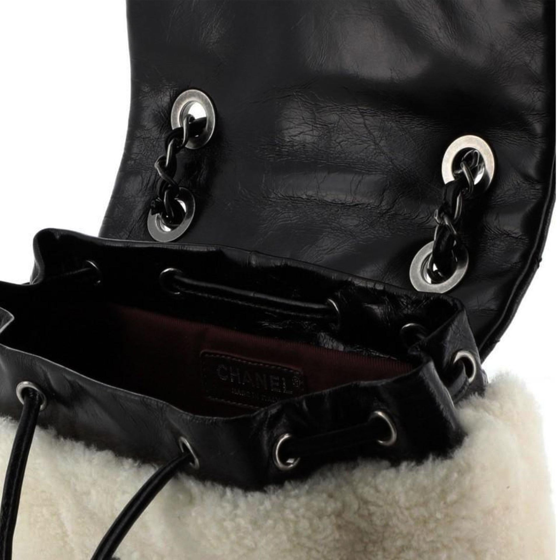 Chanel Paris-salzburg Mountain Limited Edition Black Shearlng & Leather Backpack en vente 7