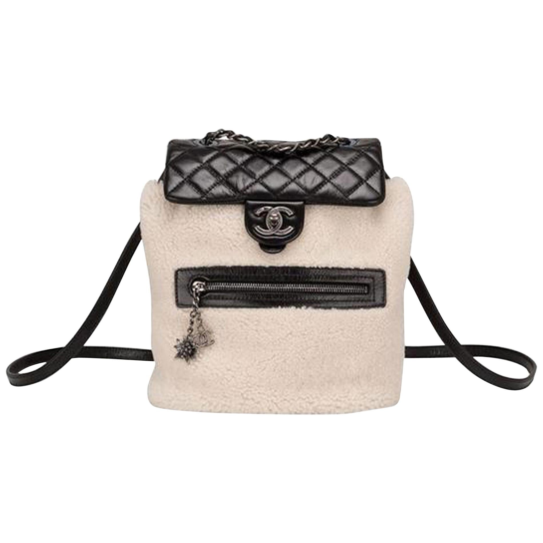 Chanel Paris-salzburg Mountain Limited Edition Black Shearlng & Leather Backpack en vente