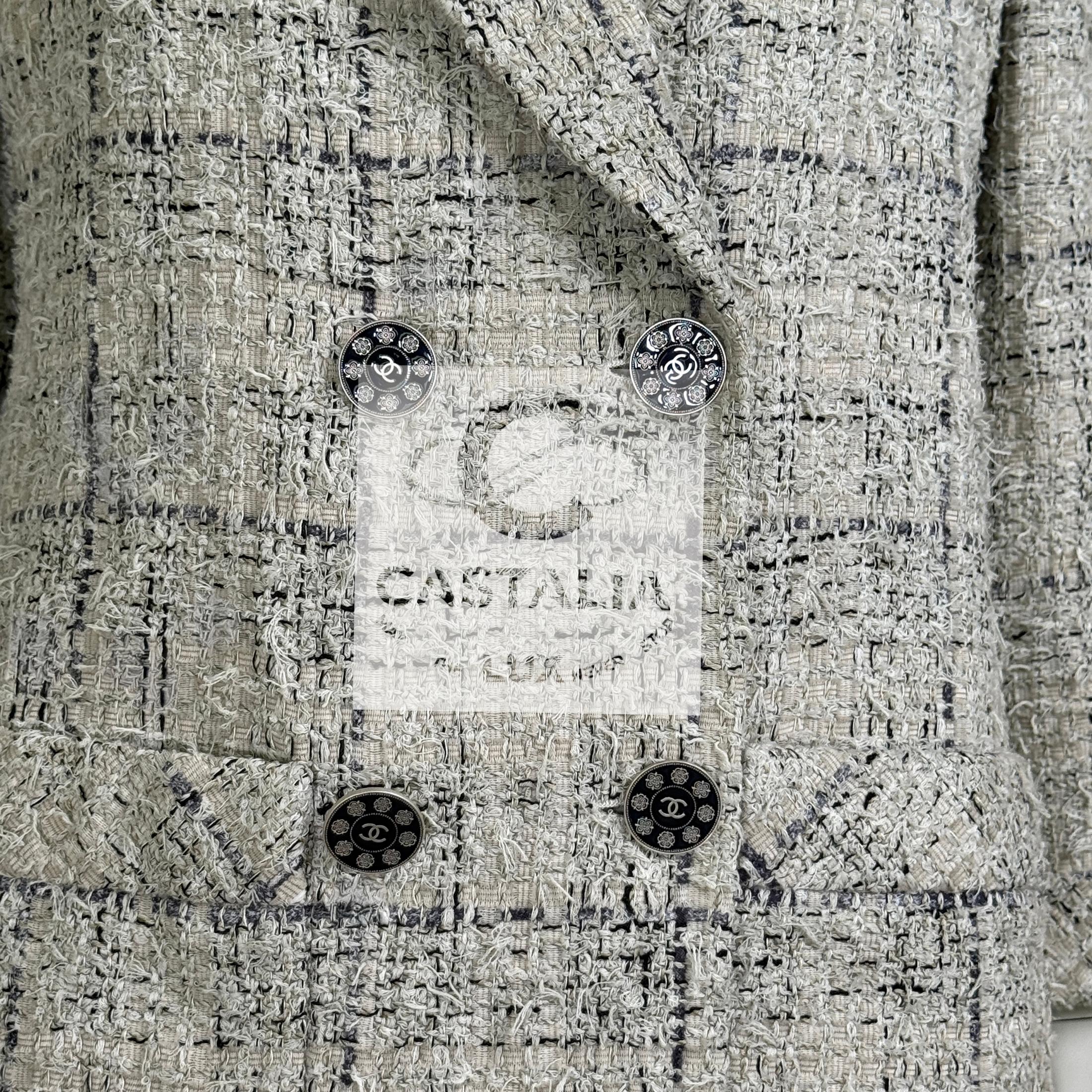 Chanel Paris / SEOUL Giacca in tweed beige Lesage 42 FR in vendita 5