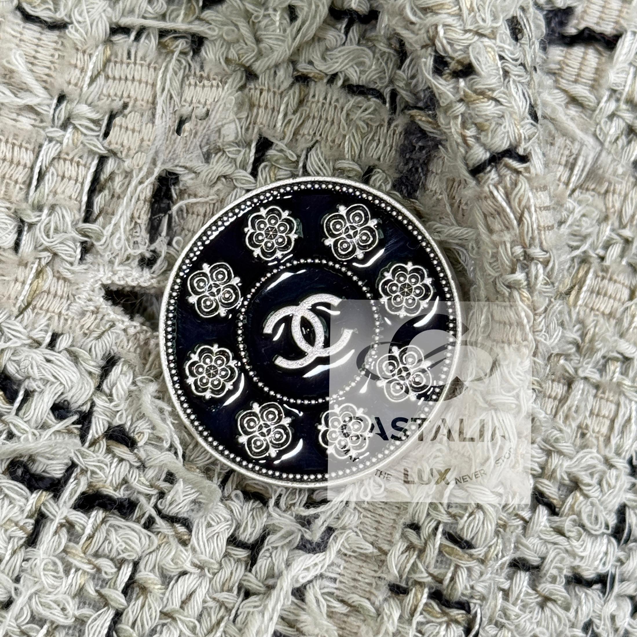 Chanel Paris / SEOUL Giacca in tweed beige Lesage 42 FR in vendita 6