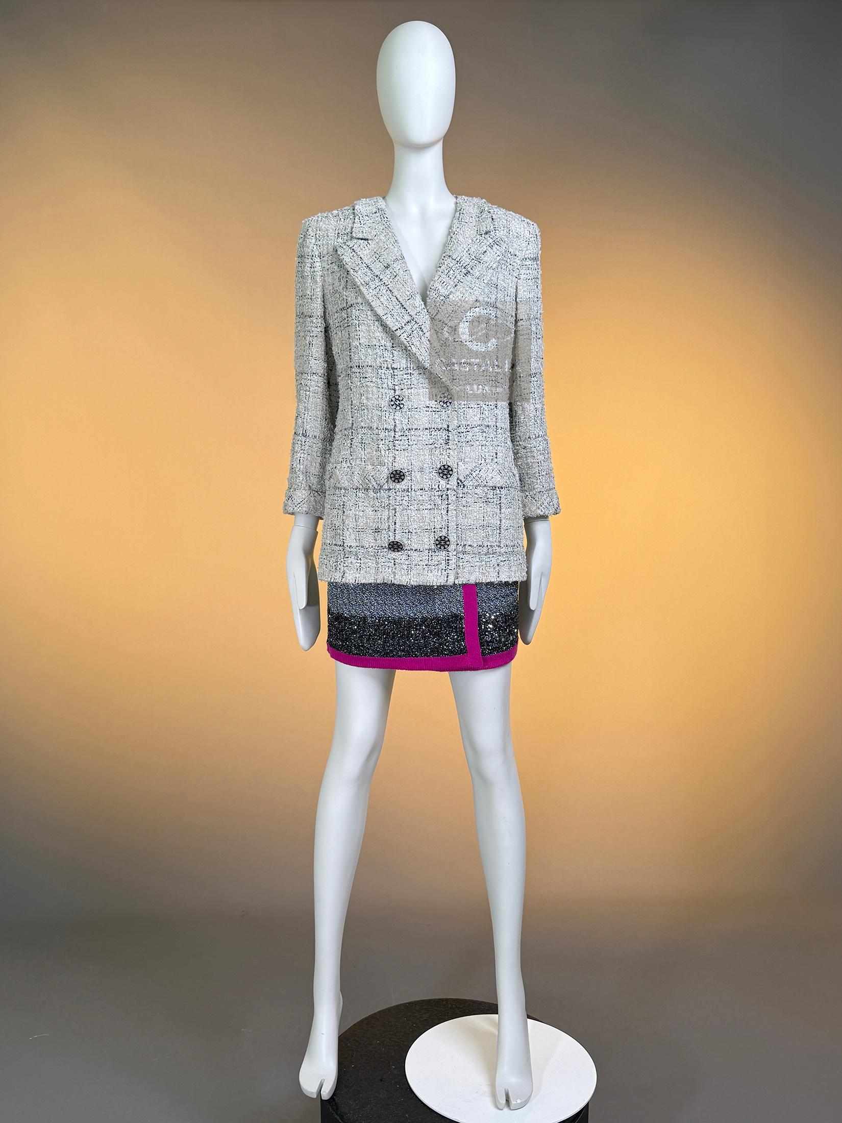Chanel Paris / SEOUL Giacca in tweed beige Lesage 42 FR In condizioni Nuovo in vendita a Dubai, AE