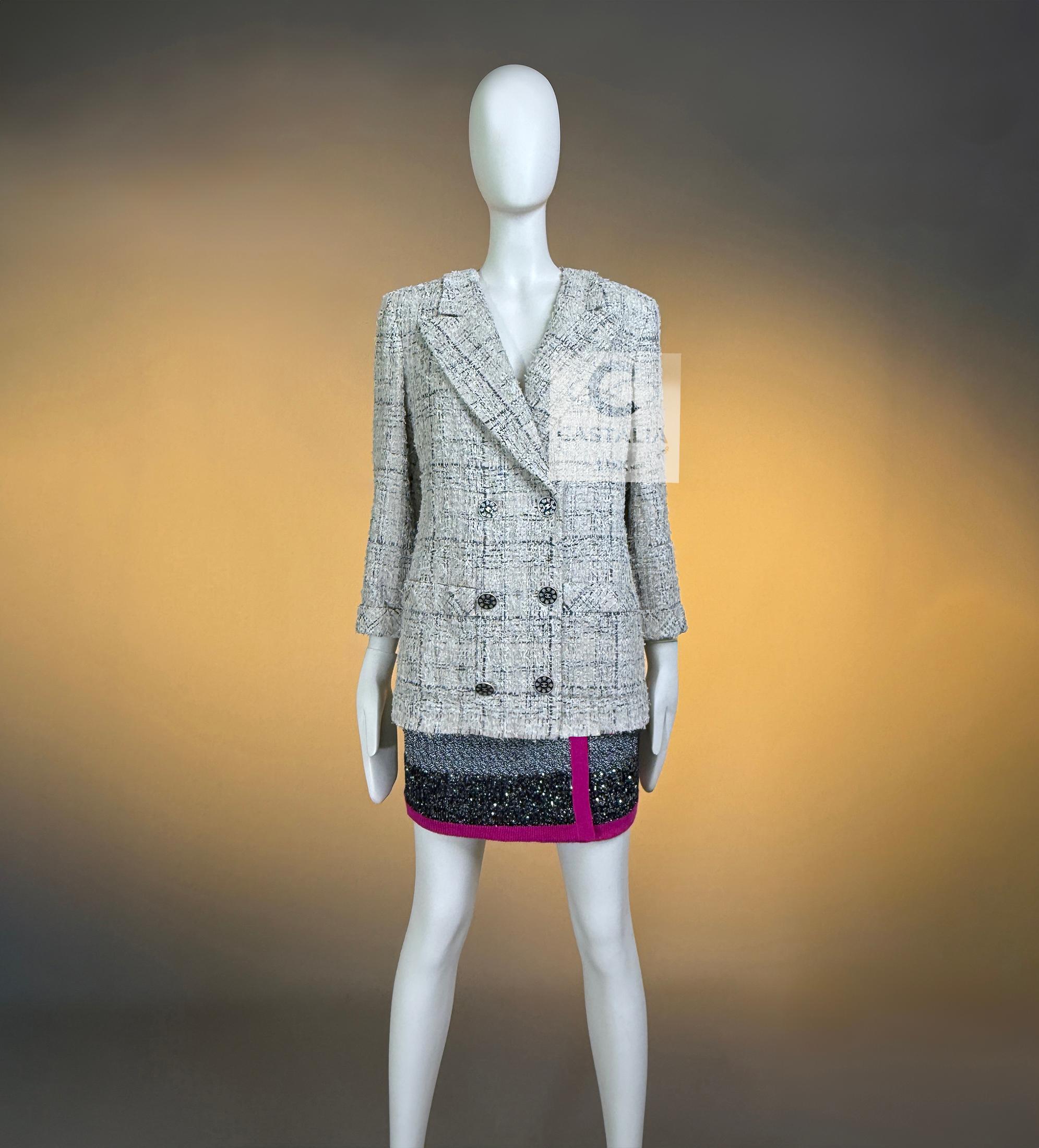 Chanel Paris / SEOUL Giacca in tweed beige Lesage 42 FR in vendita 1
