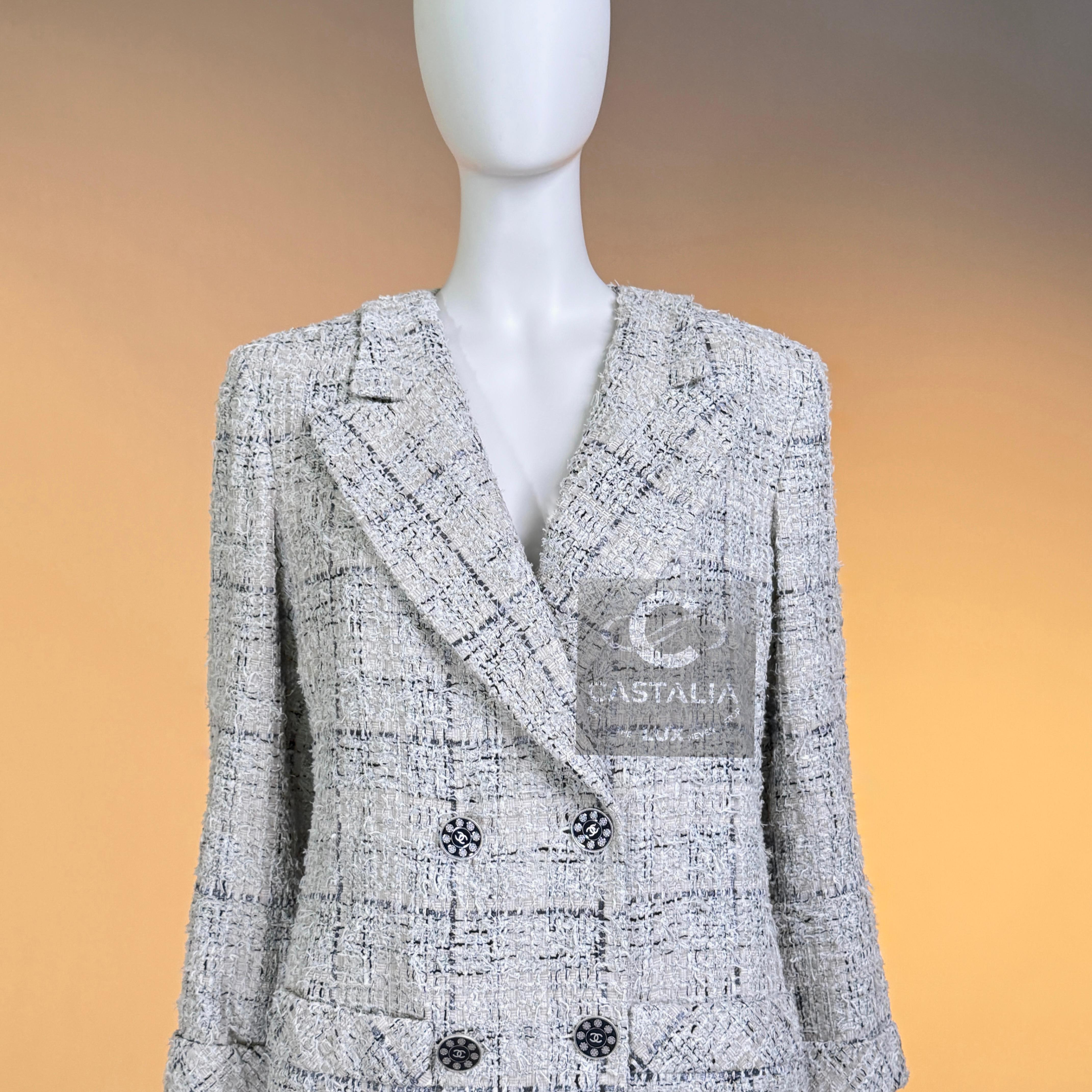 Chanel Paris / SEOUL Giacca in tweed beige Lesage 42 FR in vendita 3