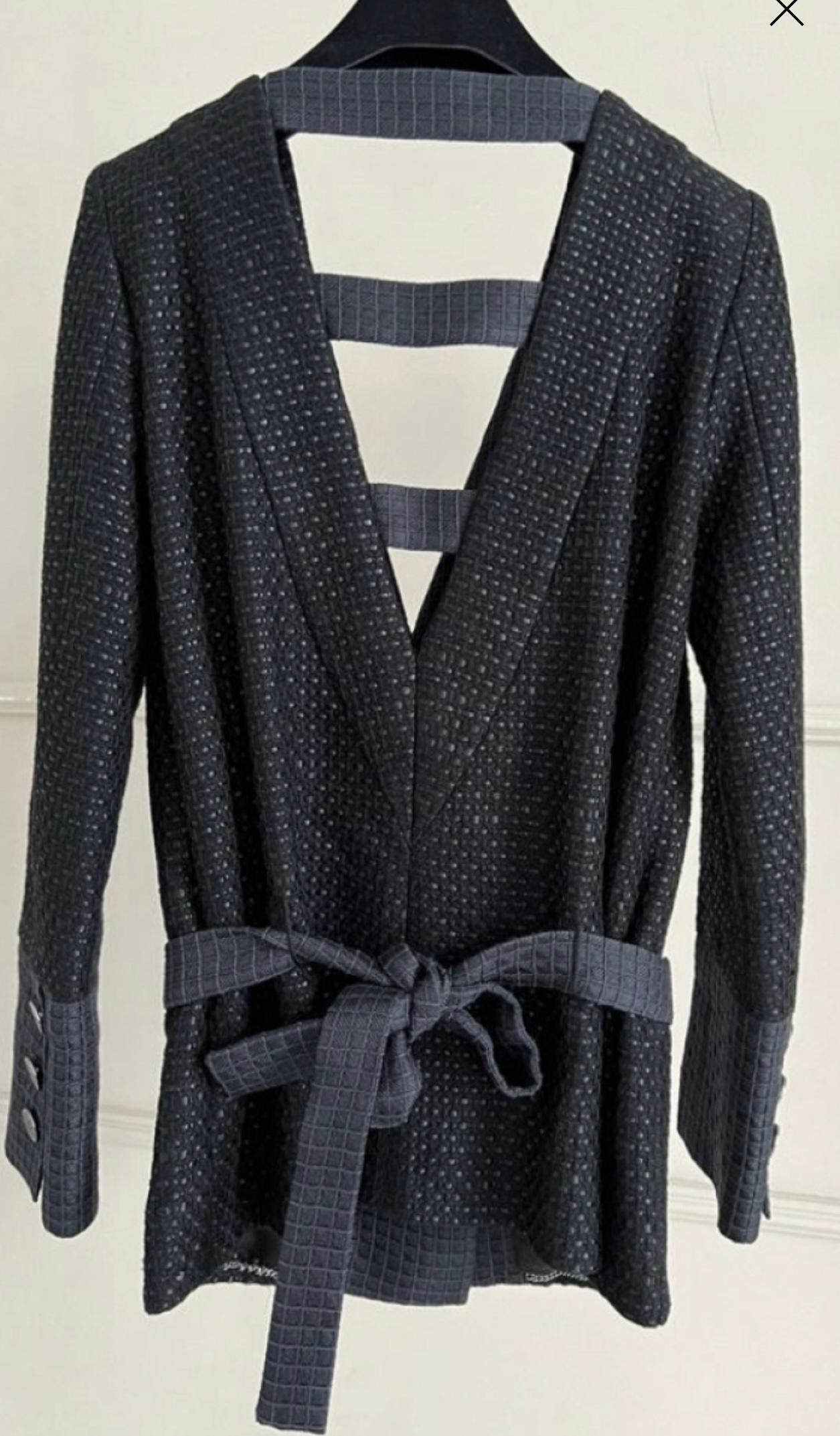 Chanel Paris / Seoul Black Tweed Jacket For Sale 3
