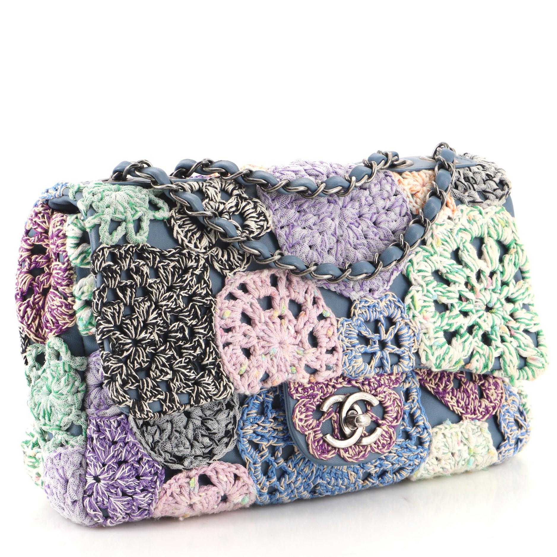 Chanel Paris-Seoul Klappentasche aus Häkel- und Lammfell Medium (Grau)