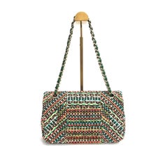 Bolso clásico mediano con solapa de Chanel, París-Seúl, de tweed acolchado multicolor y lazo