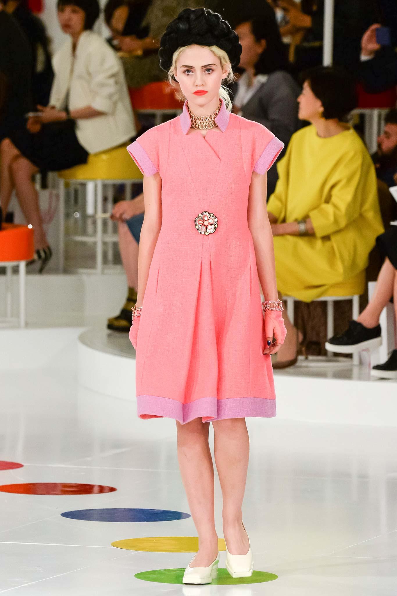 Chanel pink tweed dress from Runway of Paris / SEOUL Collection, 2016 Cruise
- CC logo pearl embellished buttons at back
- tonal silk lining
Size mark 50 FR. Kept unworn, condition is pristine.