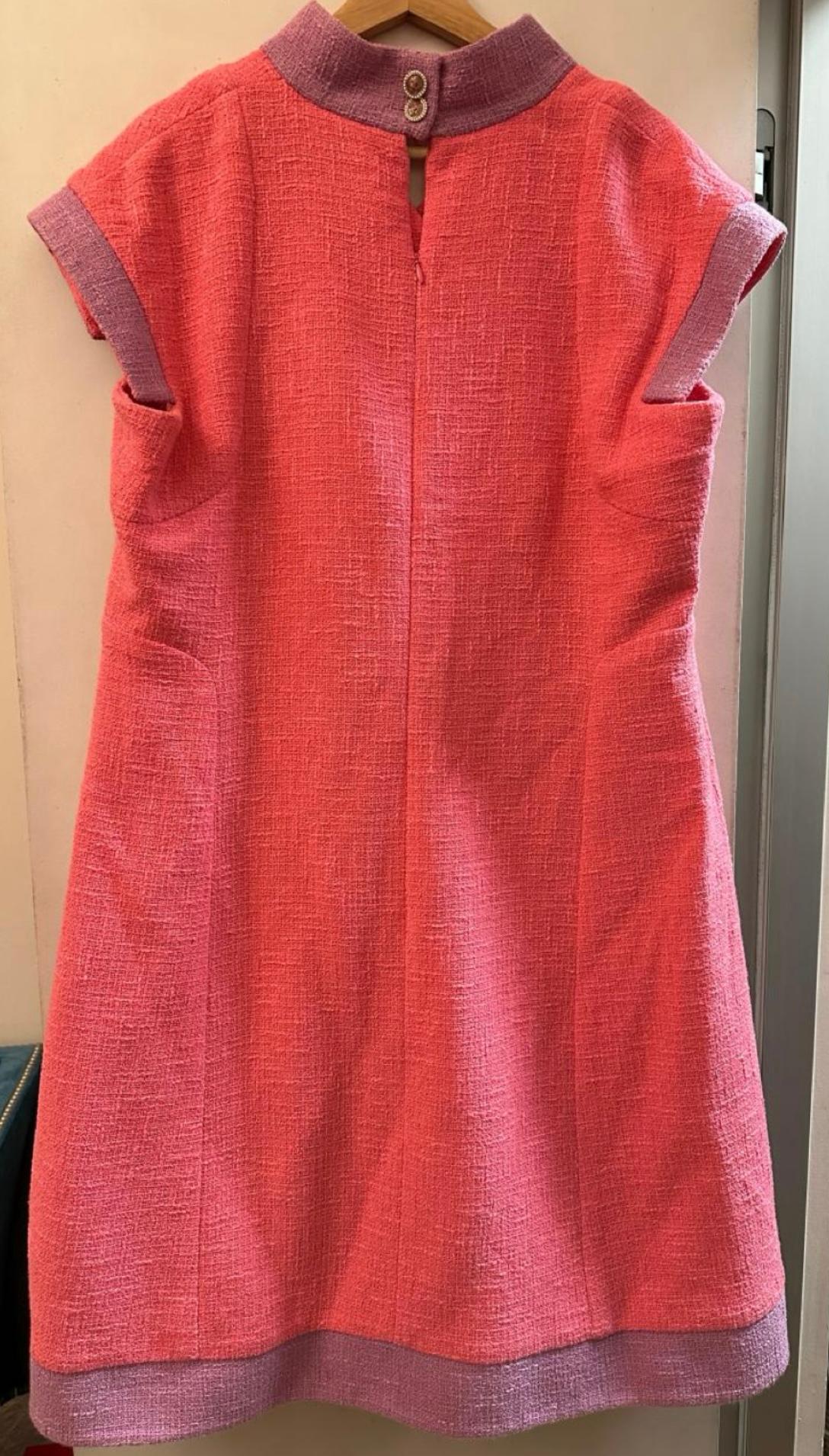 Chanel Paris / Seoul Laufsteg Tweed-Kleid für Damen oder Herren im Angebot