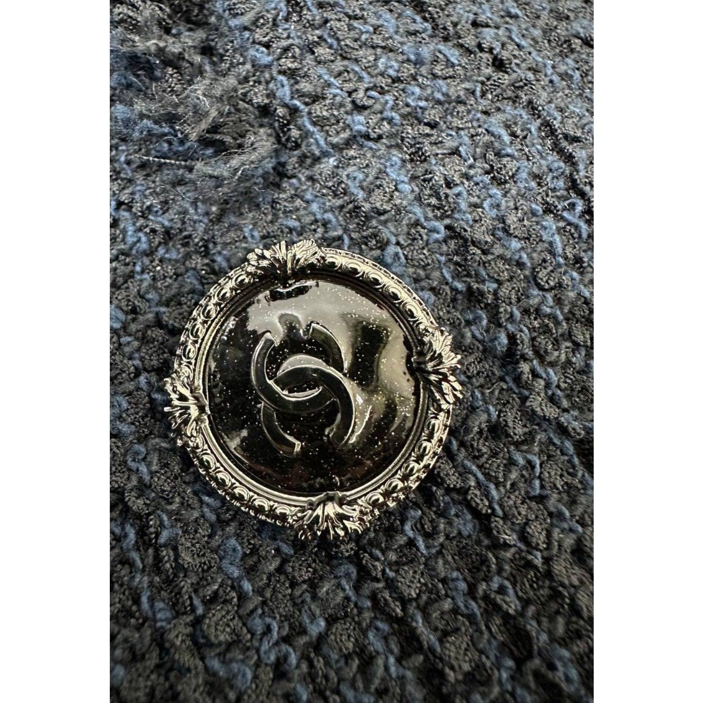 Chanel Paris Seul CC Buttons Timeless Black Tweed Jacket, Size 38 In Good Condition For Sale In Krakow, PL