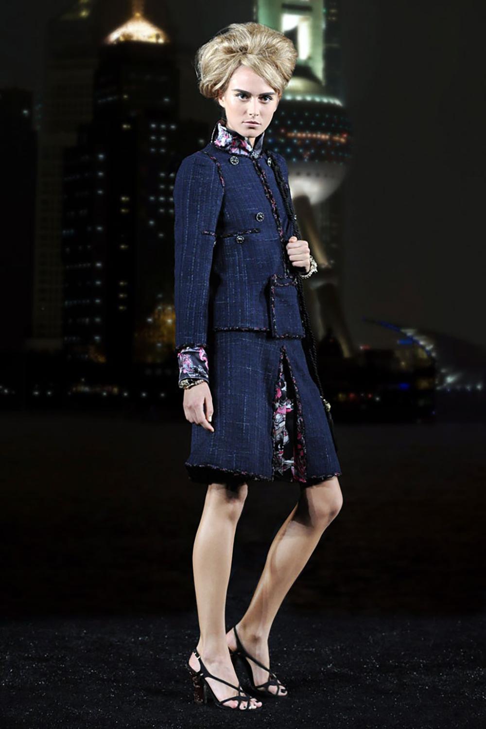 New Chanel black tweed jacket with metallic threads ~ from Runway of Paris / Shanghai Collection, metiers d'Art
Size mark 38 FR / Condition: never worn
- CC logo silver tone 'antique coin' buttons
- black silk lining, chain link at hem
- signature
