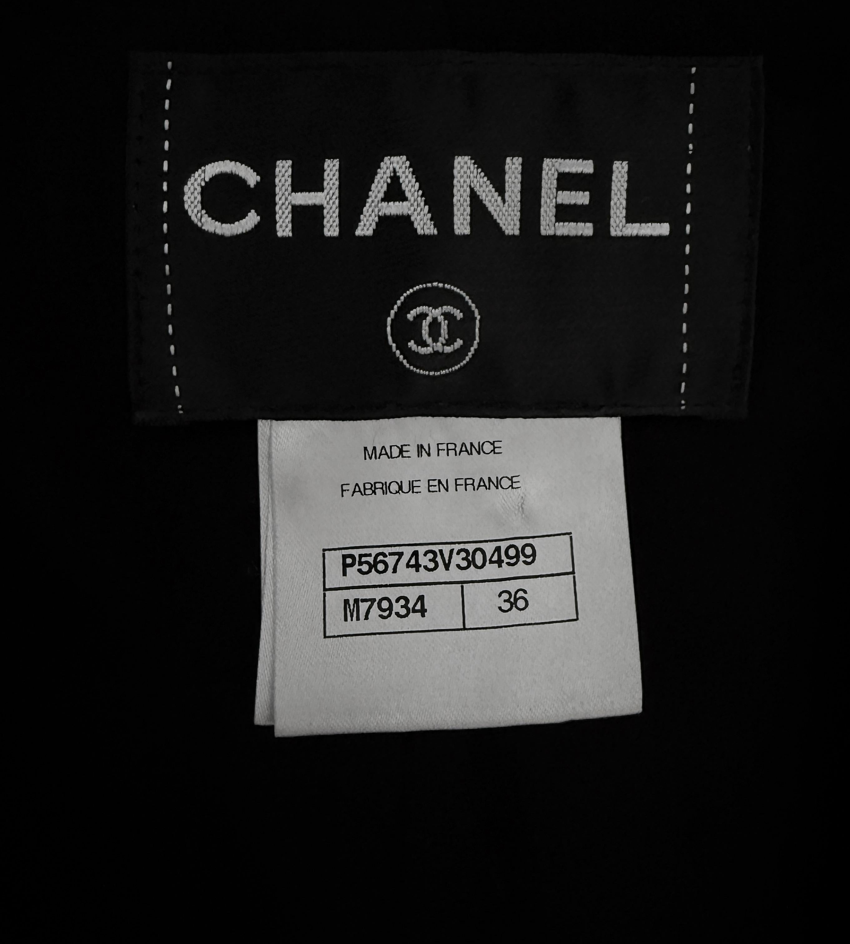 Chanel París / Shanghai CC Buttons Chaqueta de tweed negro 36 FR en venta 9