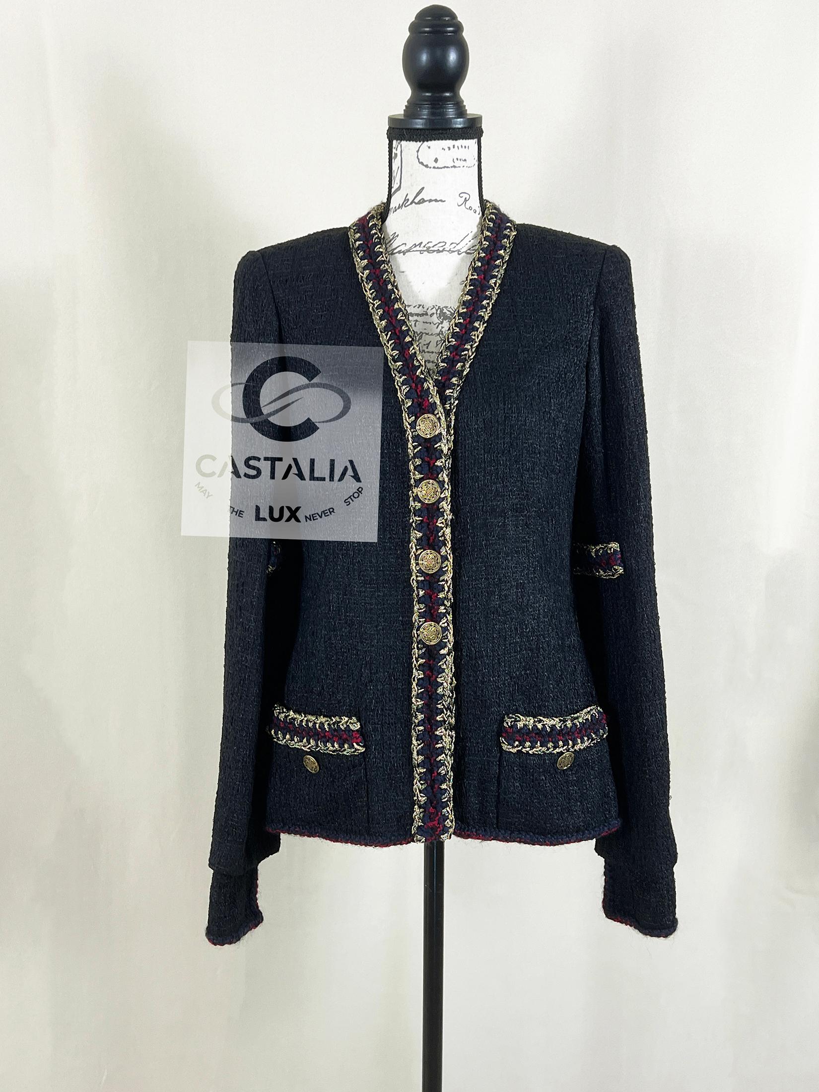 Chanel París / Shanghai CC Buttons Chaqueta de tweed negro 36 FR en Nuevo estado para la venta en Dubai, AE