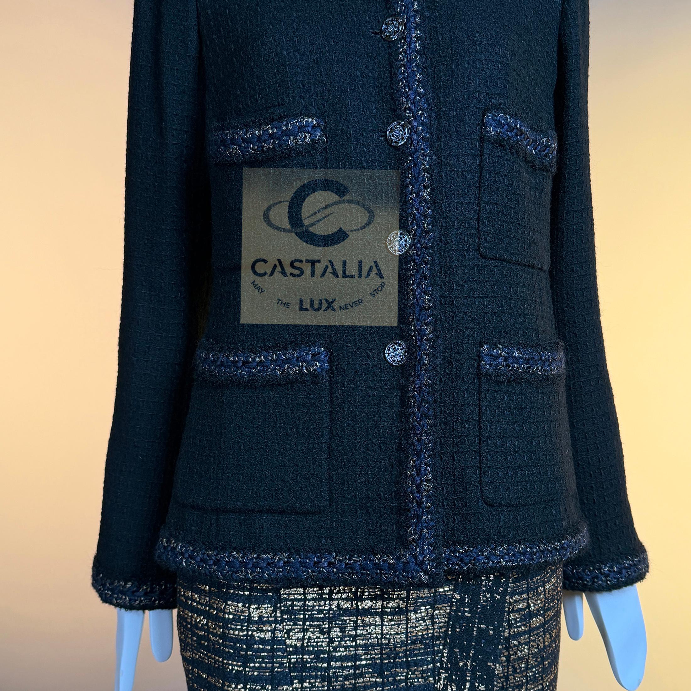 CHANEL París / Shanghai Chaqueta icónica de tweed negro 40 FR en venta 9