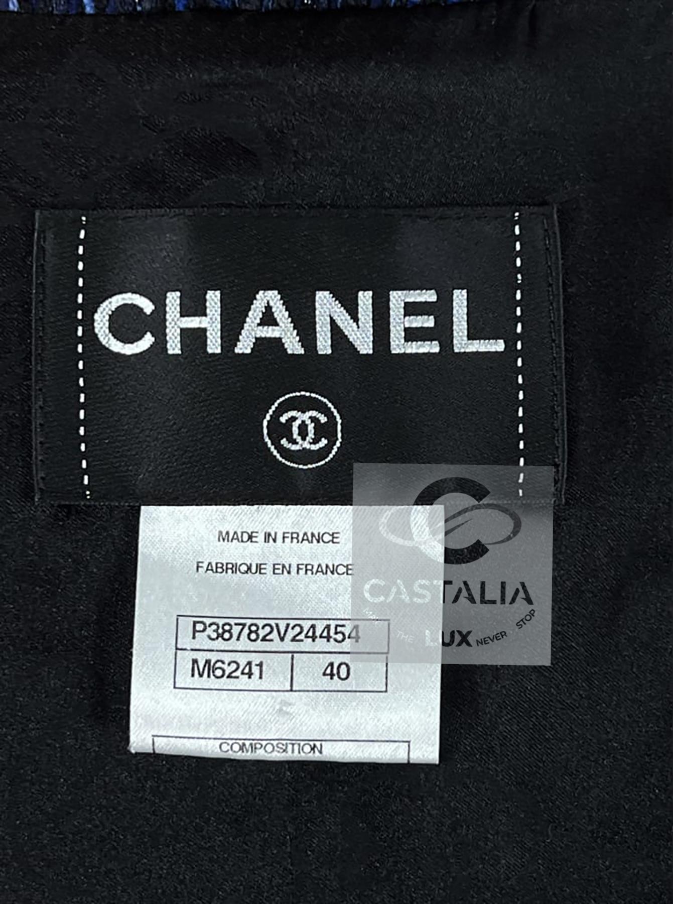 CHANEL Paris / Shanghai Iconic Black Tweed Jacket 40 FR For Sale 10