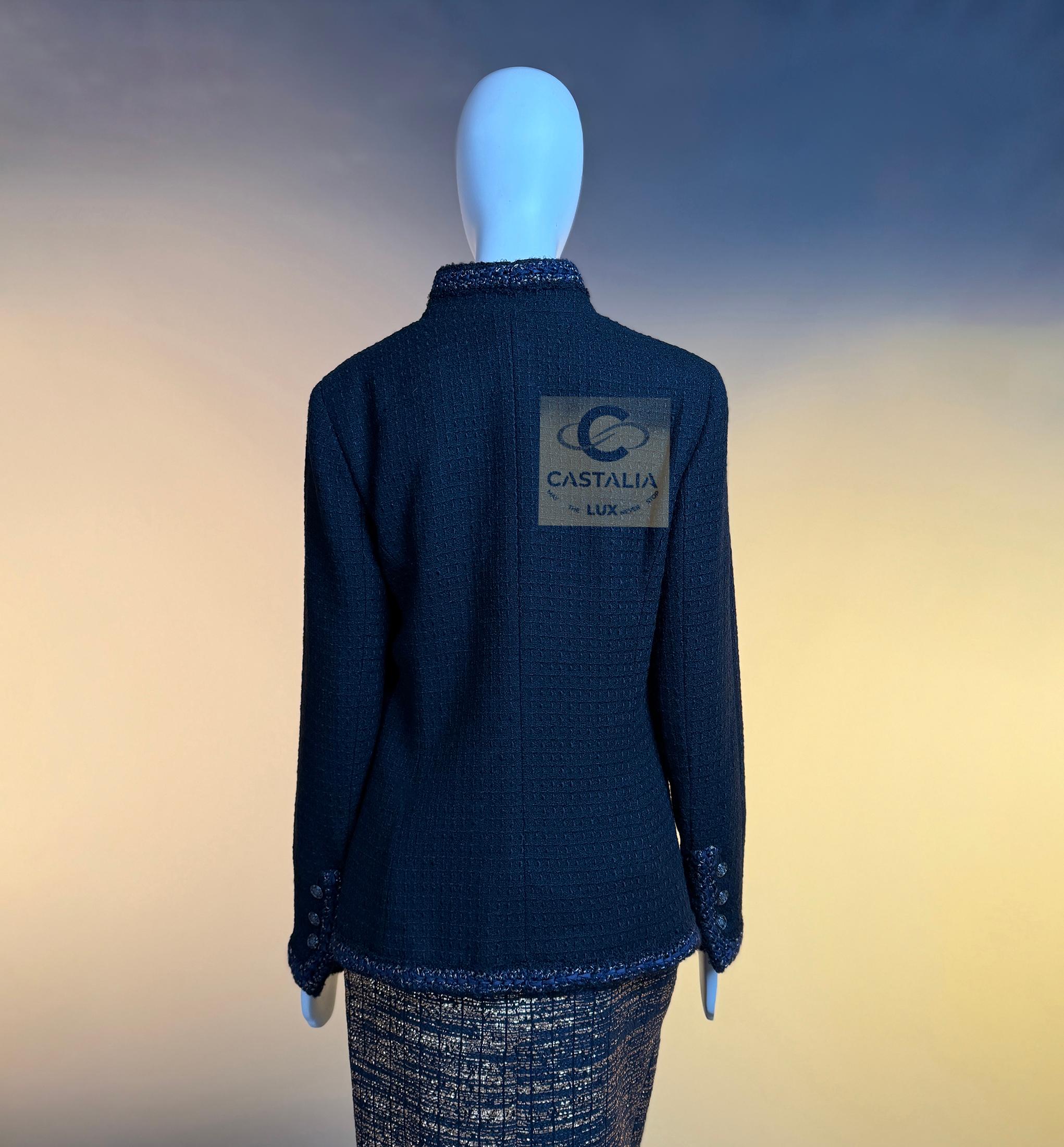 CHANEL París / Shanghai Chaqueta icónica de tweed negro 40 FR en venta 13