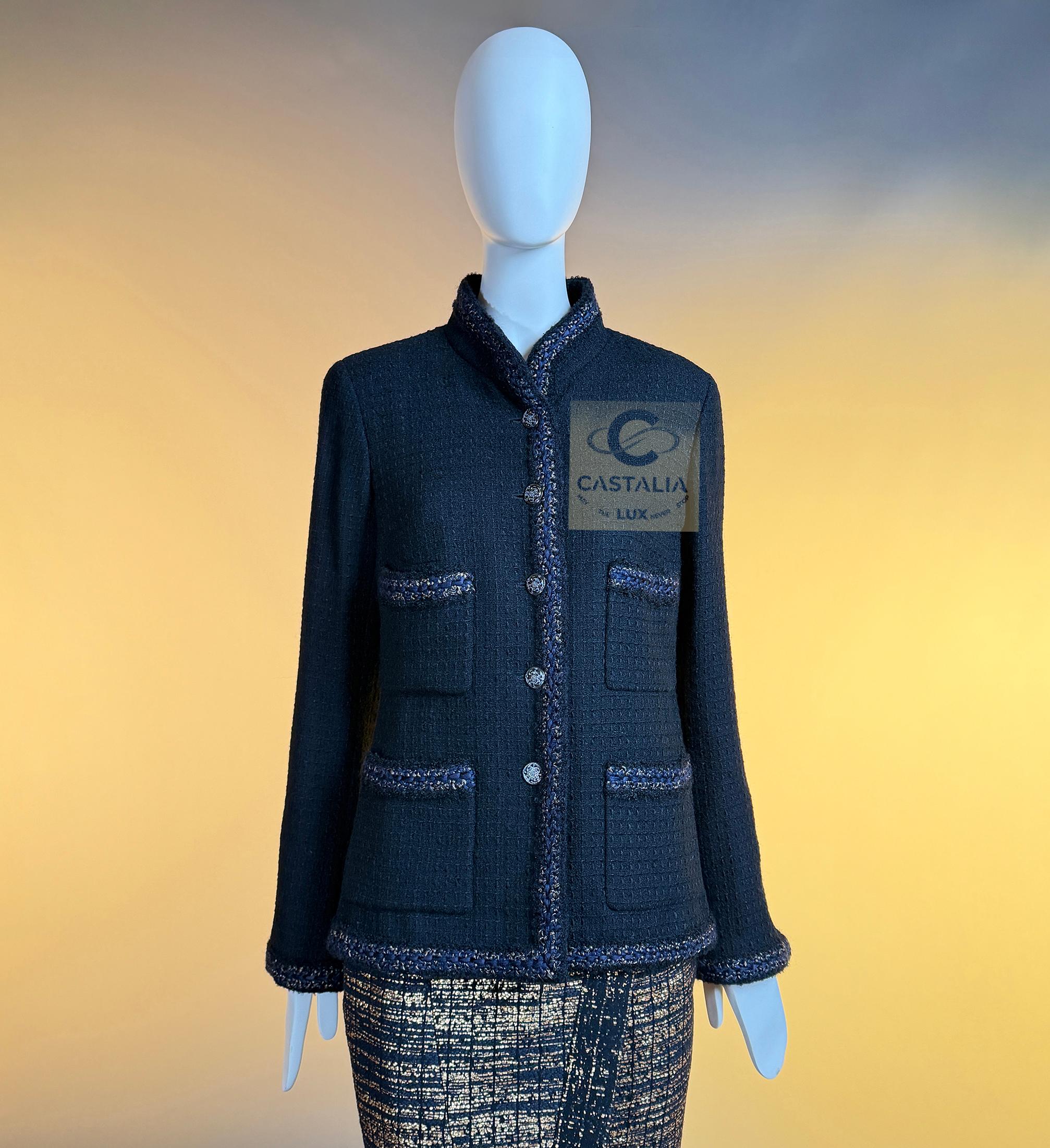 CHANEL París / Shanghai Chaqueta icónica de tweed negro 40 FR en venta 2