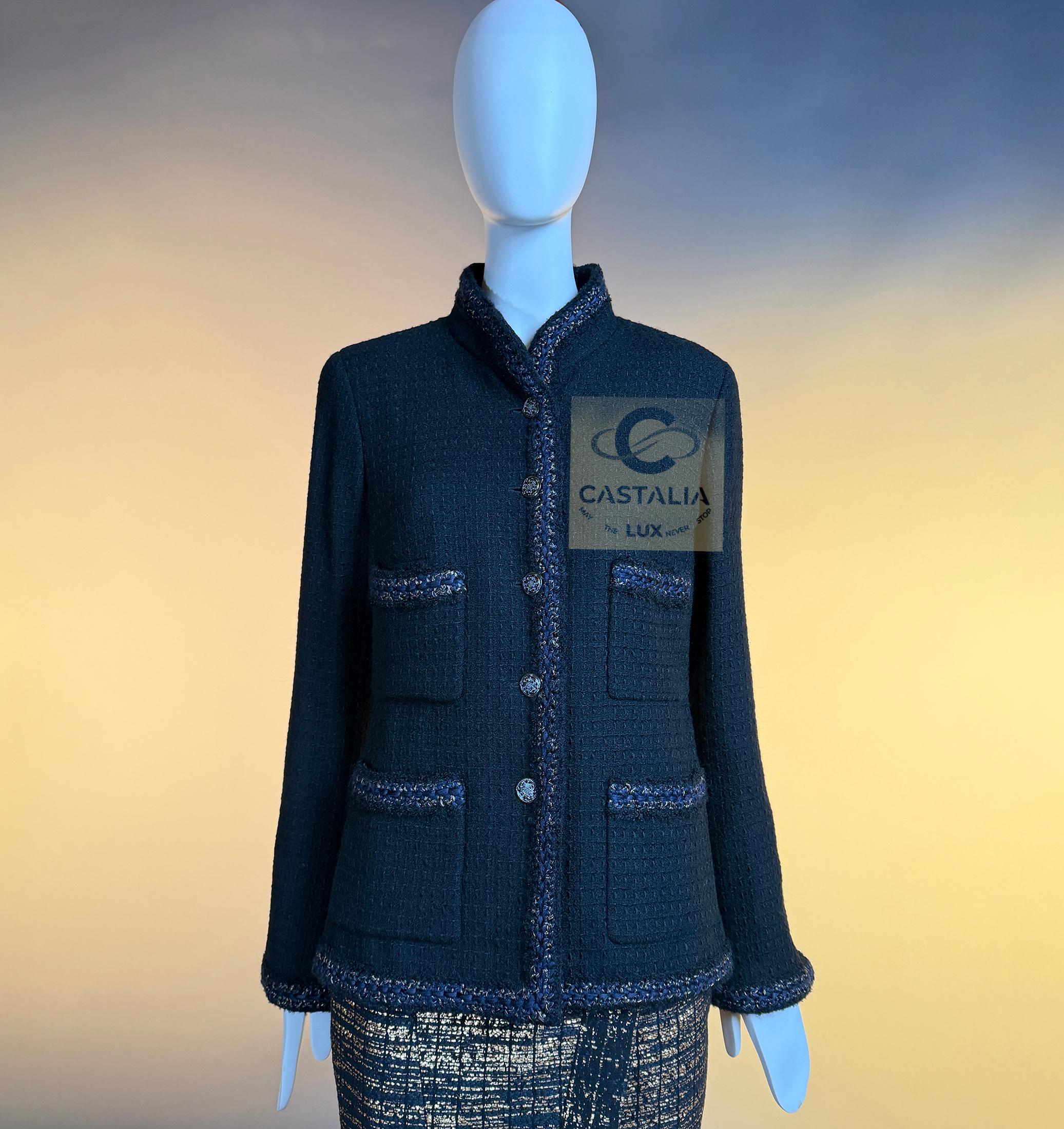 CHANEL París / Shanghai Chaqueta icónica de tweed negro 40 FR en venta 3