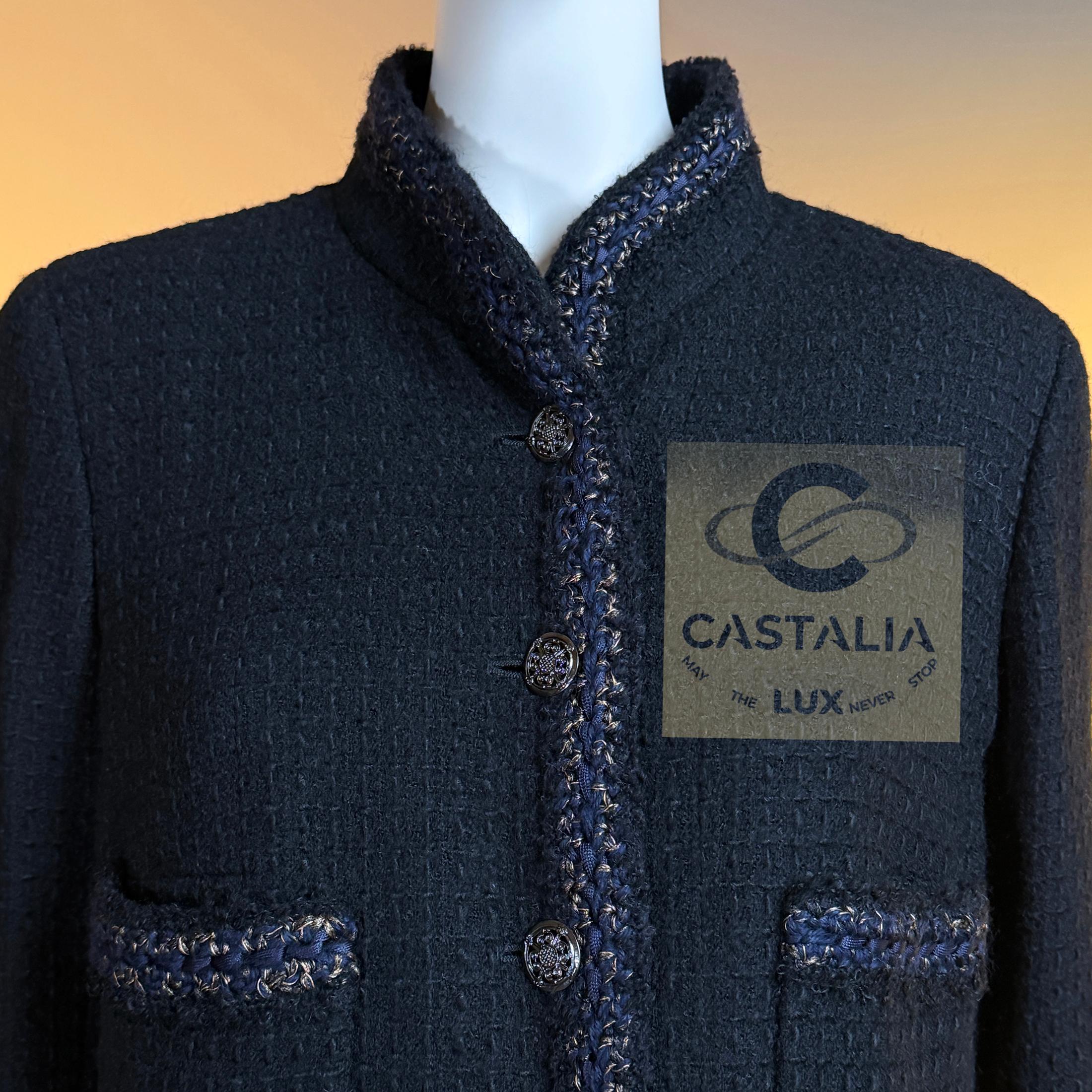 CHANEL París / Shanghai Chaqueta icónica de tweed negro 40 FR en venta 5