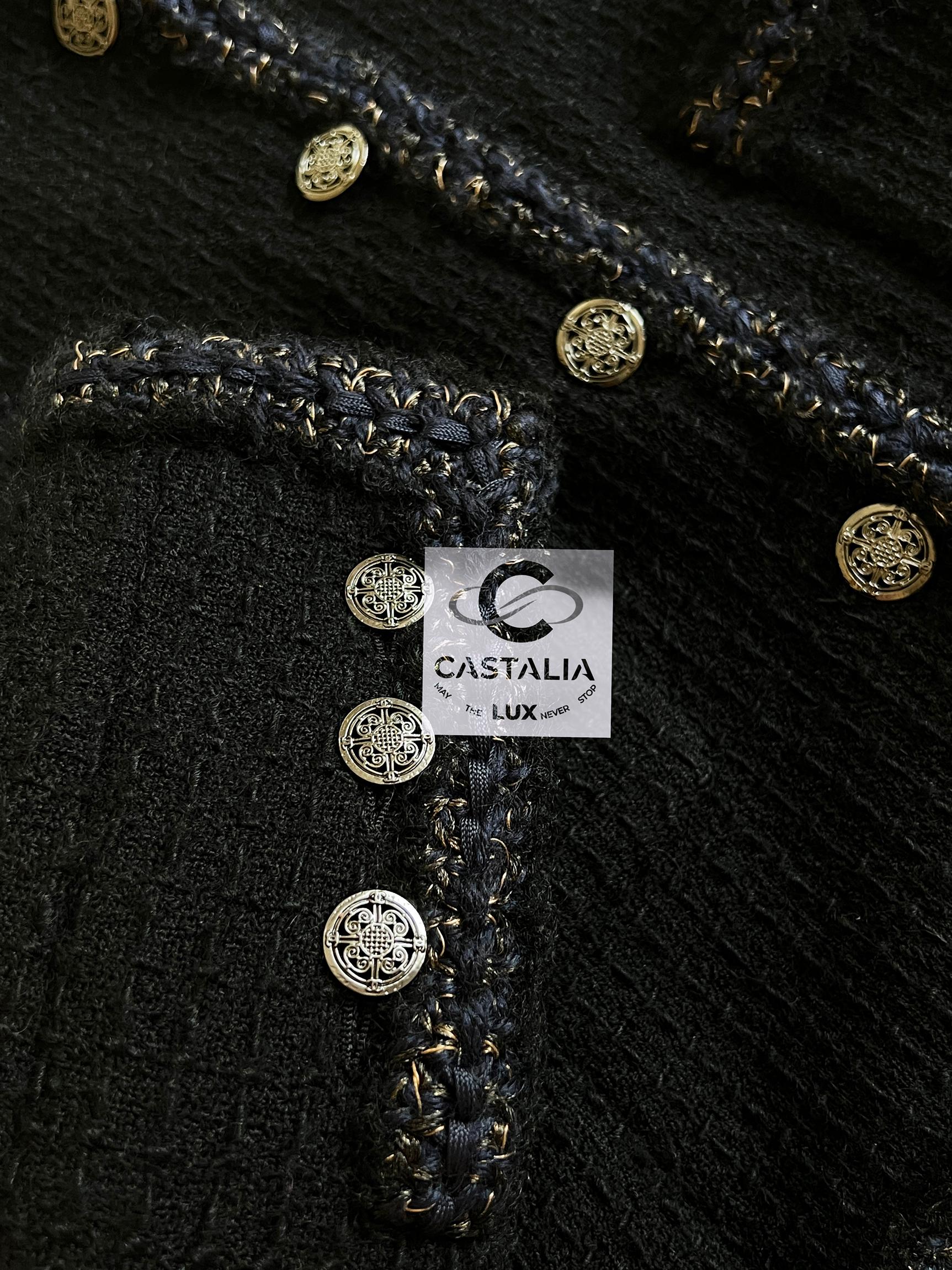 Chanel Paris / Shanghai Ikonische schwarze Tweed-Jacke 42 FR für Damen oder Herren