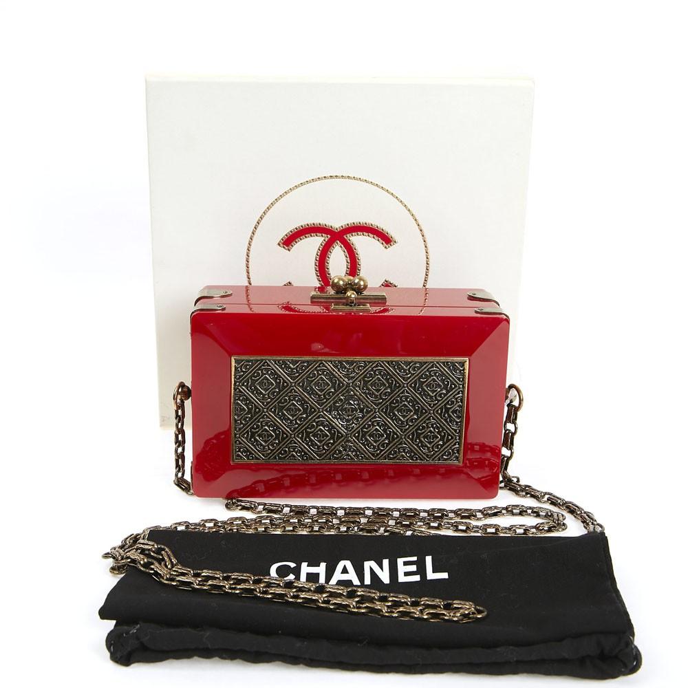 CHANEL Paris-Shanghai Minaudière in Red Resin and Gilt Metal 7