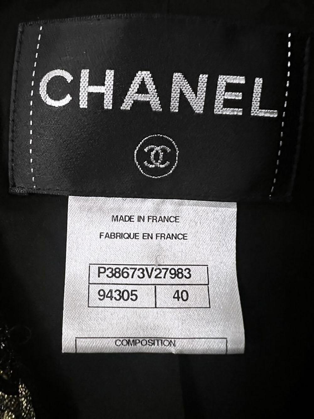 Chanel Paris / Shanghai Statement Giacca in tweed nero 40 FR in vendita 15