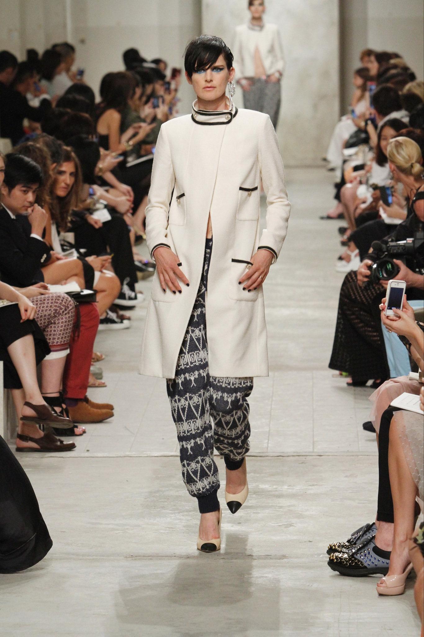 Chanel Paris / Singapore Black Tweed Coat In Excellent Condition In Dubai, AE