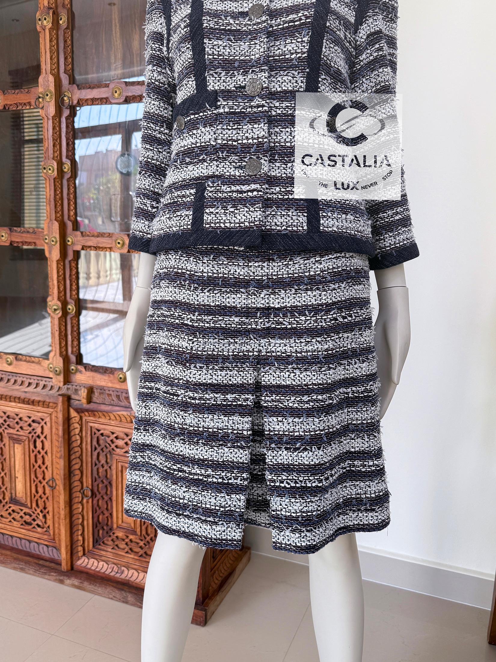 Chanel Paris / Singapore CC Buttons Lesage Tweed Ensemble 36 FR For Sale 10
