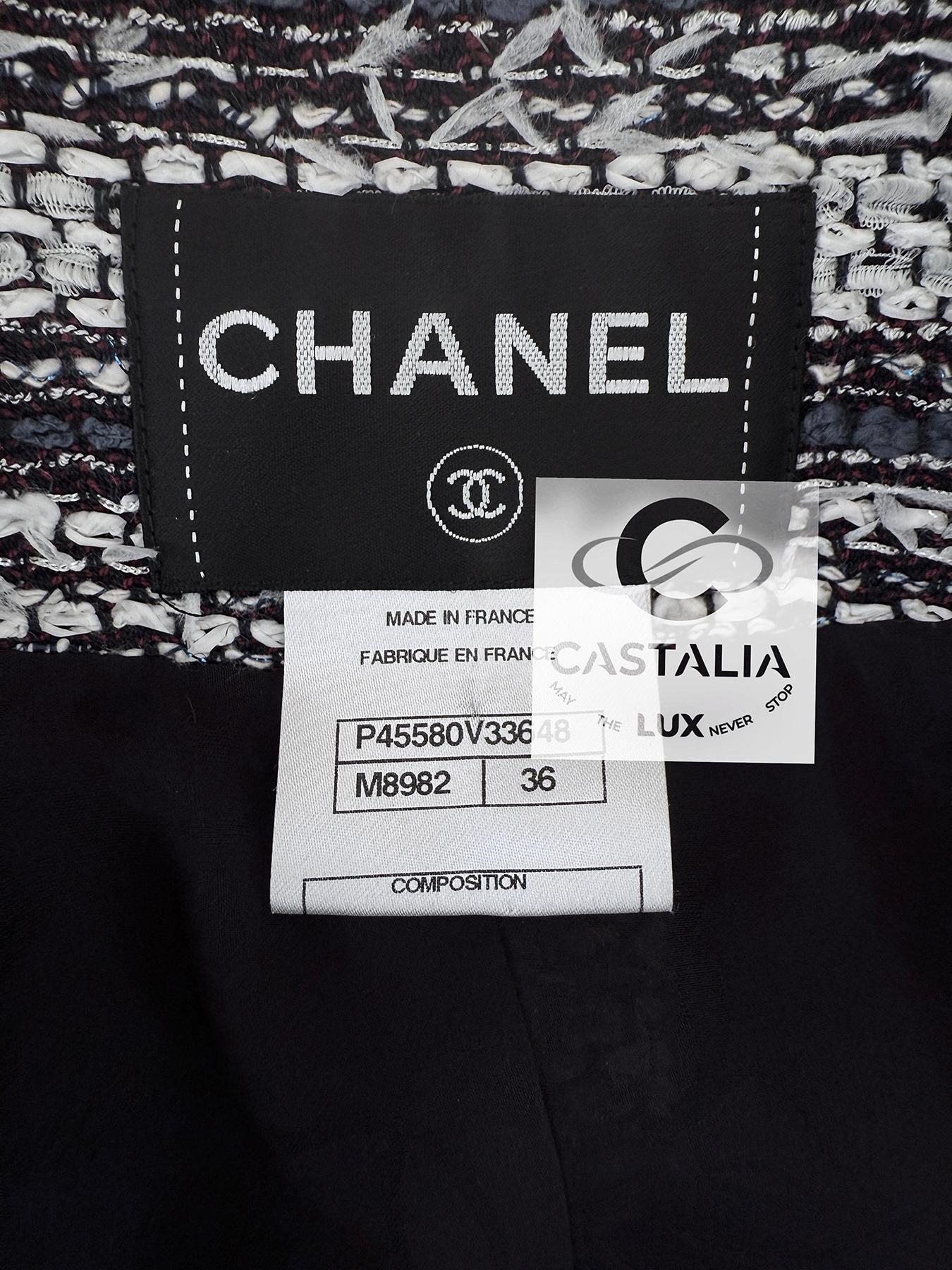 Chanel Paris / Singapore CC Buttons Lesage Tweed Ensemble 36 FR For Sale 13
