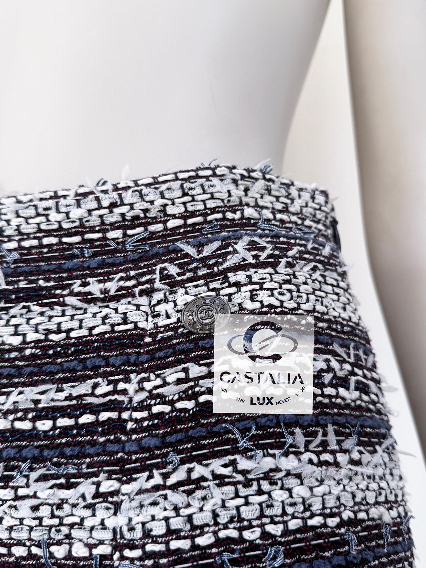 Chanel Paris / Singapore CC Buttons Lesage Tweed Ensemble 36 FR For Sale 14