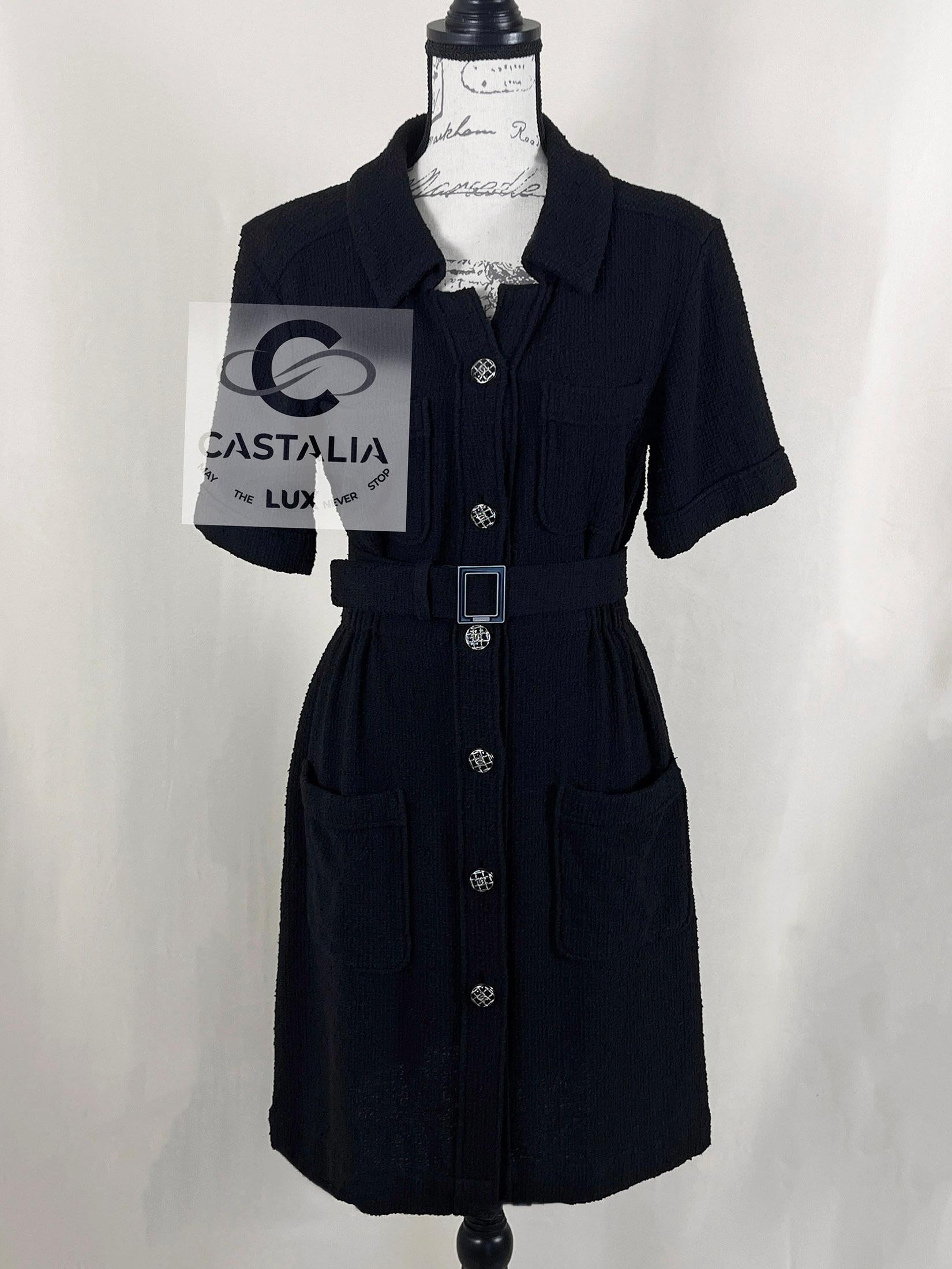 Chanel Paris / Singapore CC Logo Belted Black Tweed Dress 36 FR in vendita 1