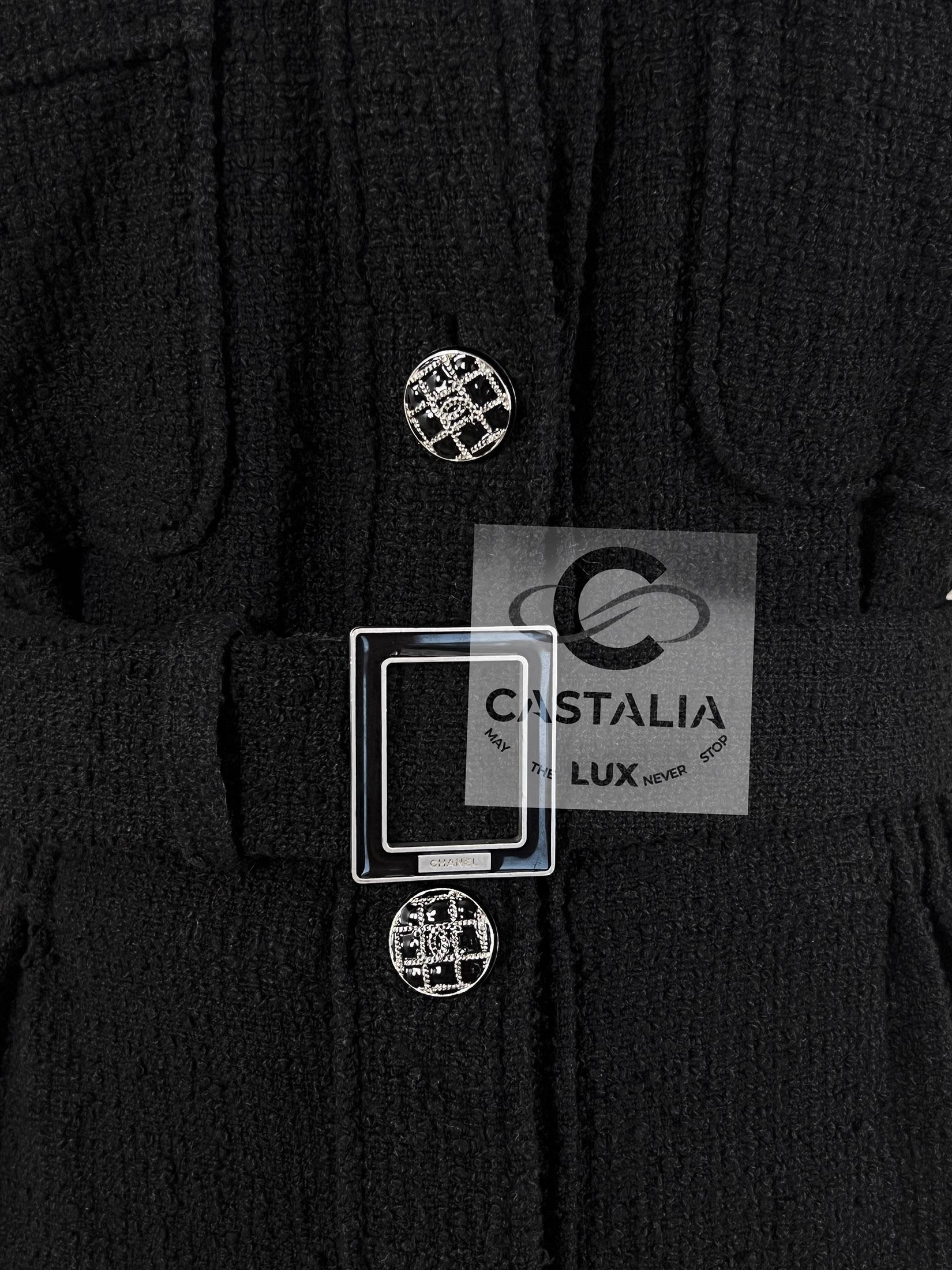 Chanel Paris / Singapore CC Logo Belted Black Tweed Dress 36 FR in vendita 2