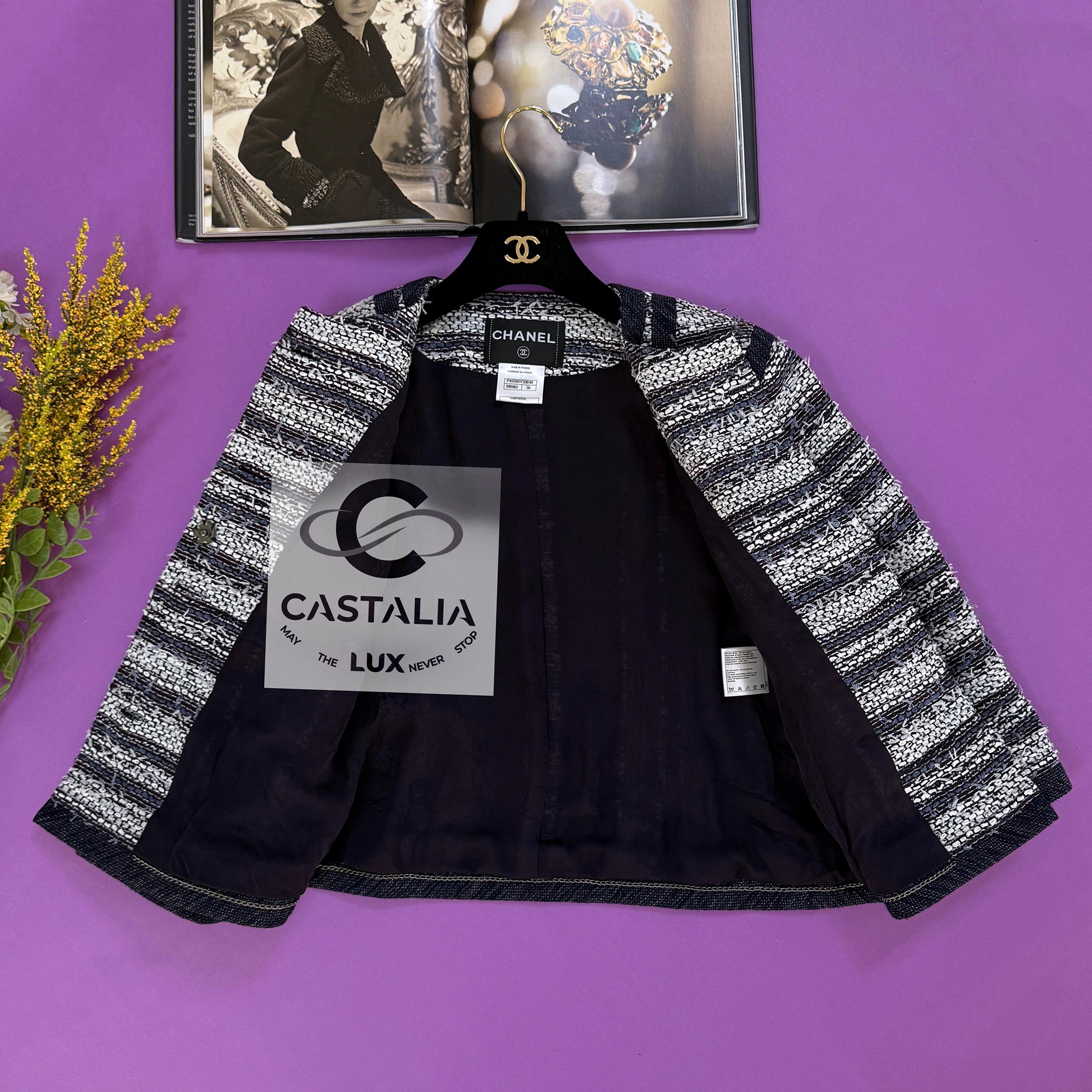 Chanel Paris / Singapore CC Star Buttons Tweed Jacket 36 FR For Sale 6