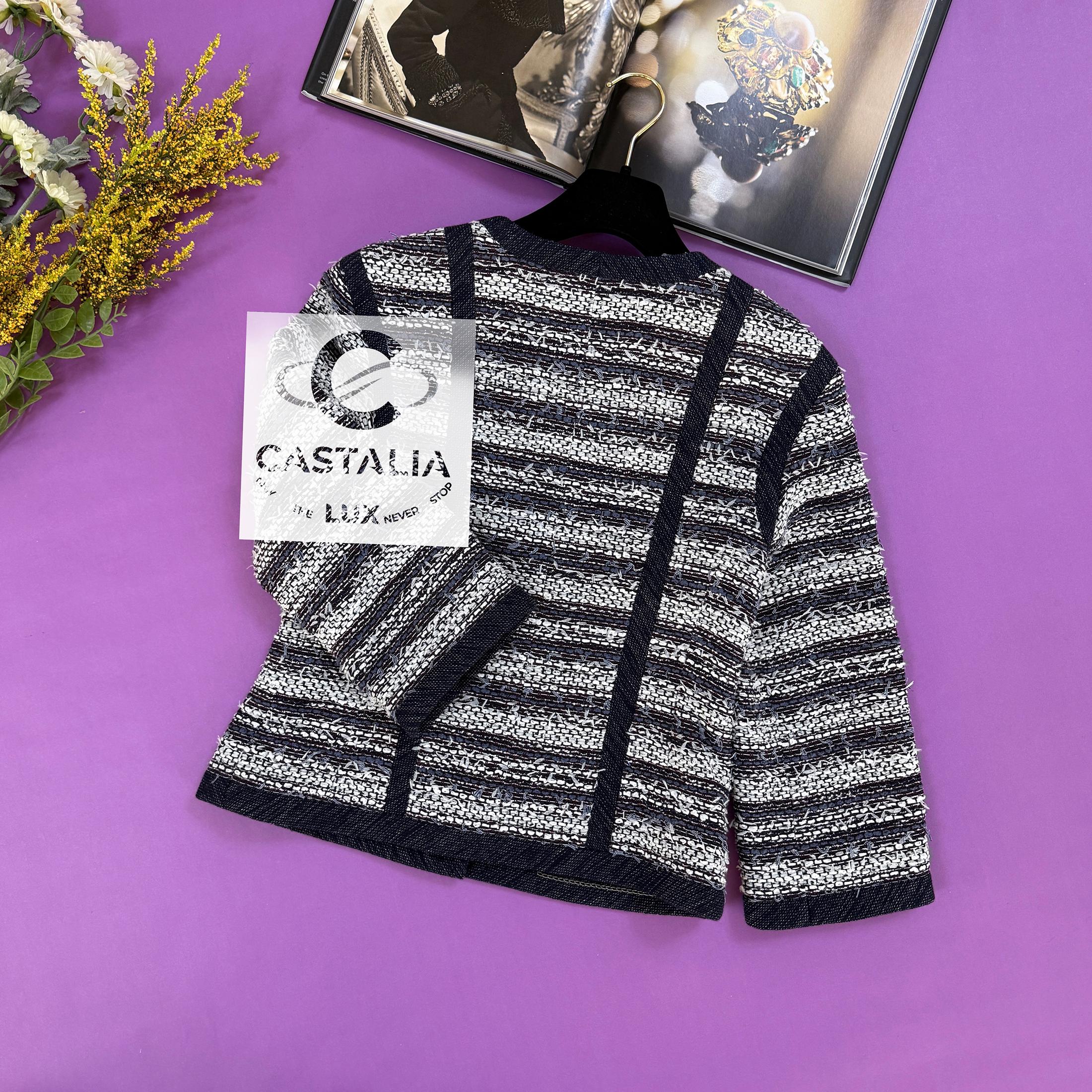 Chanel Paris / Singapore CC Star Buttons Tweed Jacket 36 FR For Sale 7