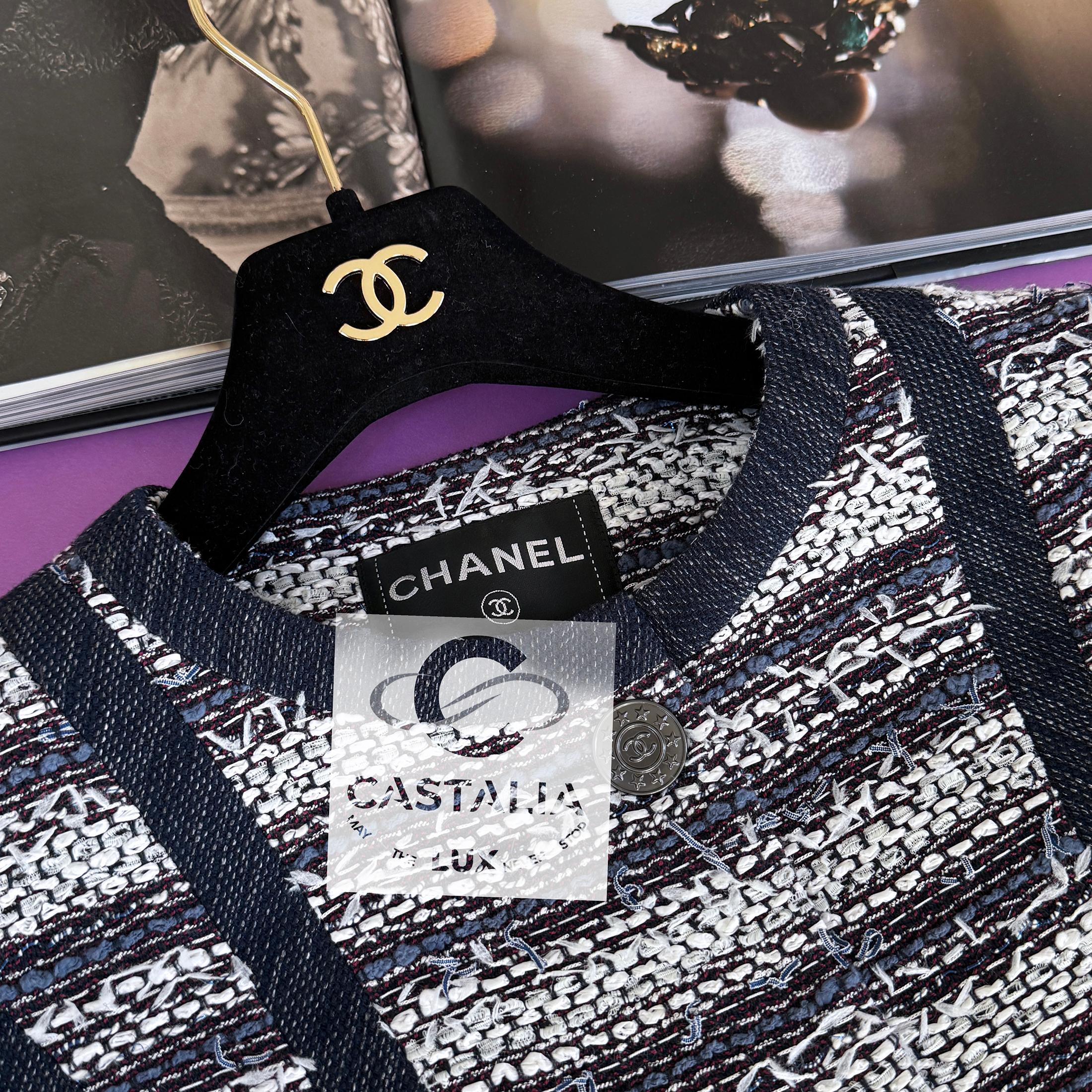 Chanel Paris / Singapore CC Star Buttons Tweed Jacket 36 FR For Sale 11