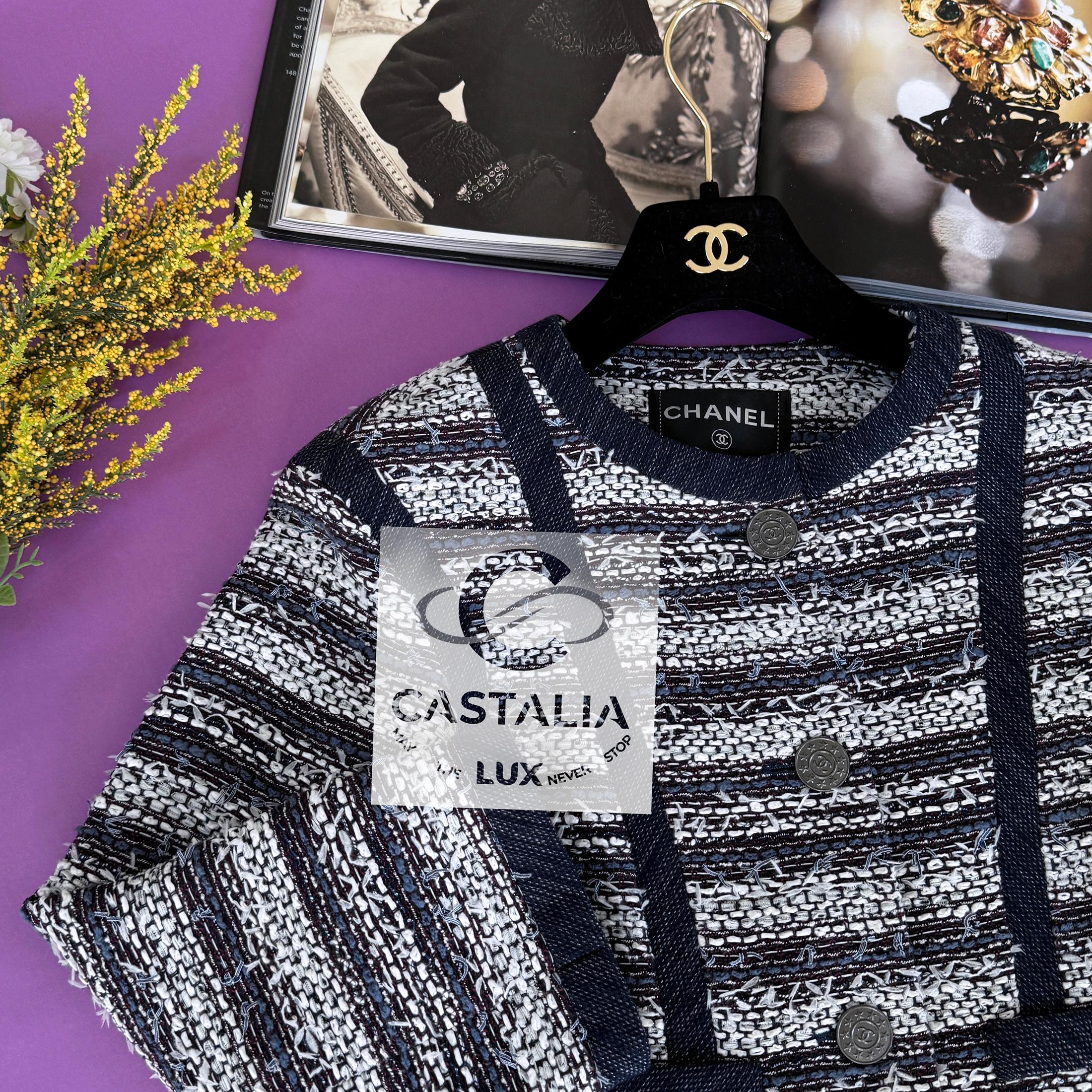Veste Chanel Paris/ Singapour CC Star Buttons 36 FR Unisexe en vente
