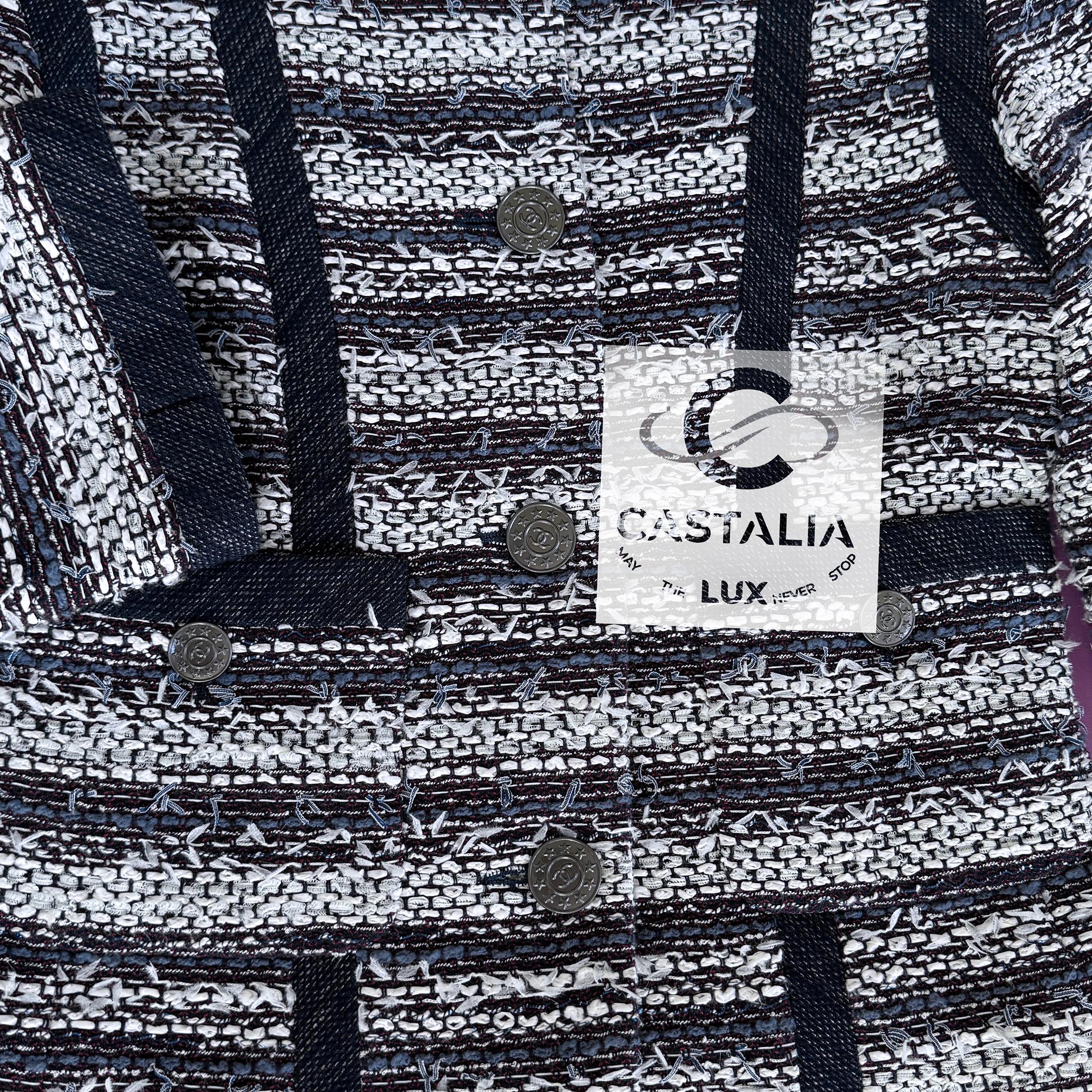 Chanel Paris / Singapore CC Star Buttons Tweed Jacket 36 FR For Sale 1